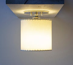 Serie02 Sm Einbaubeleuchtung, poliertes, unlackiertes Messing, Pergamentschirm aus Ziegenleder