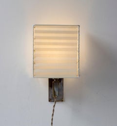 Serie03 Applique, ottone scolpito patinato "Smoke", paralume in pergamena di capra