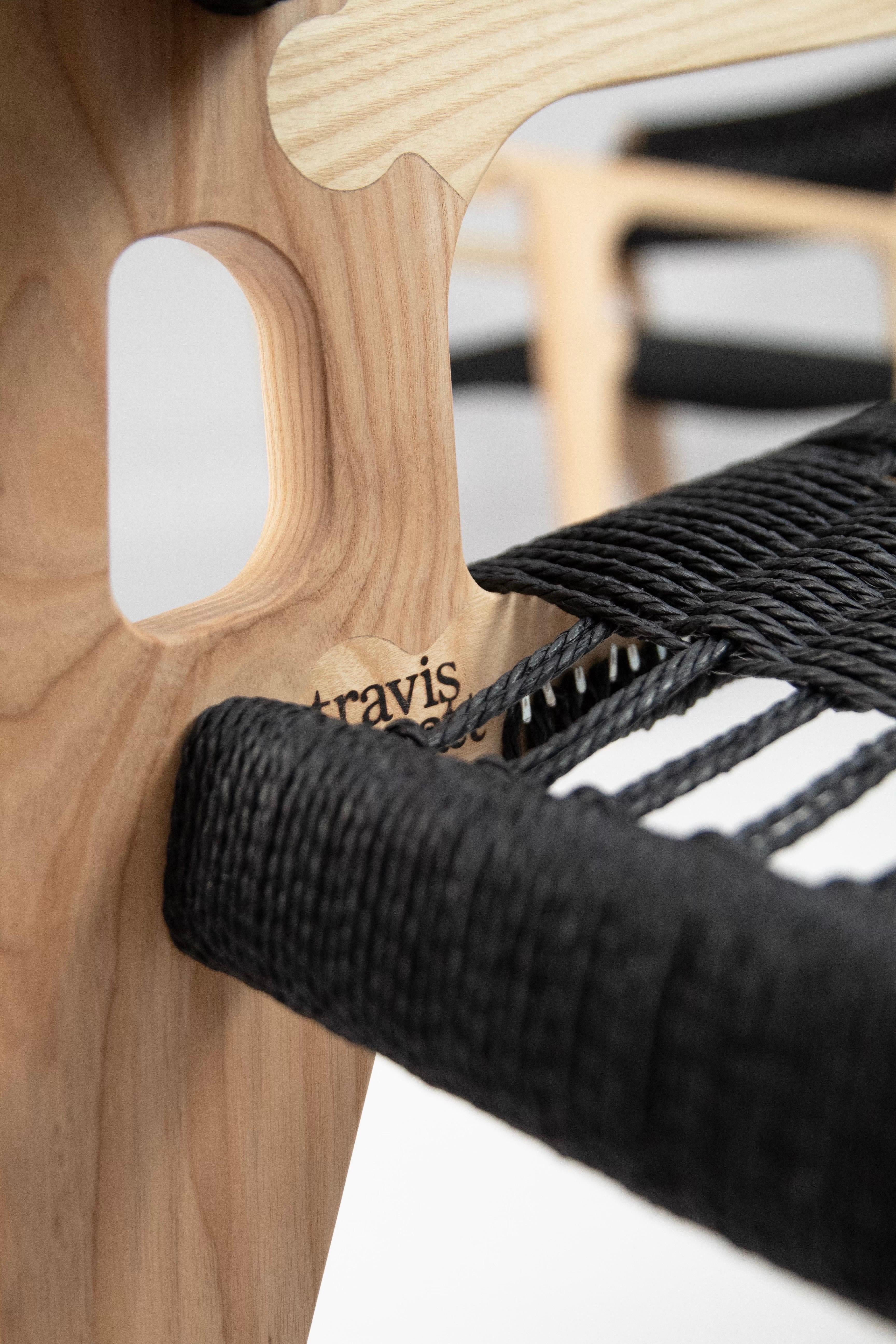Silla y otomana Serif de Travis Hyatt en venta 7