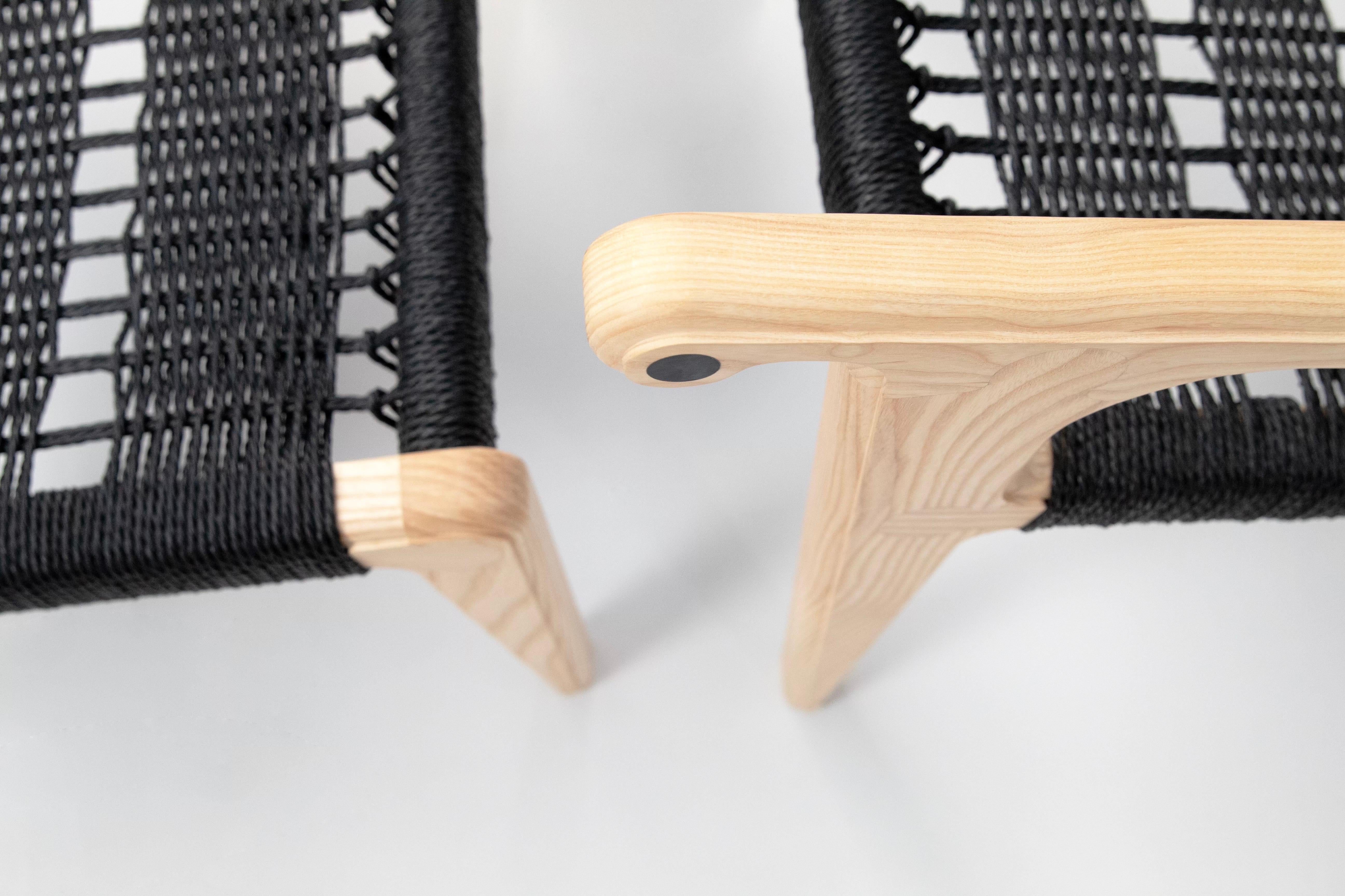 Silla y otomana Serif de Travis Hyatt en venta 2