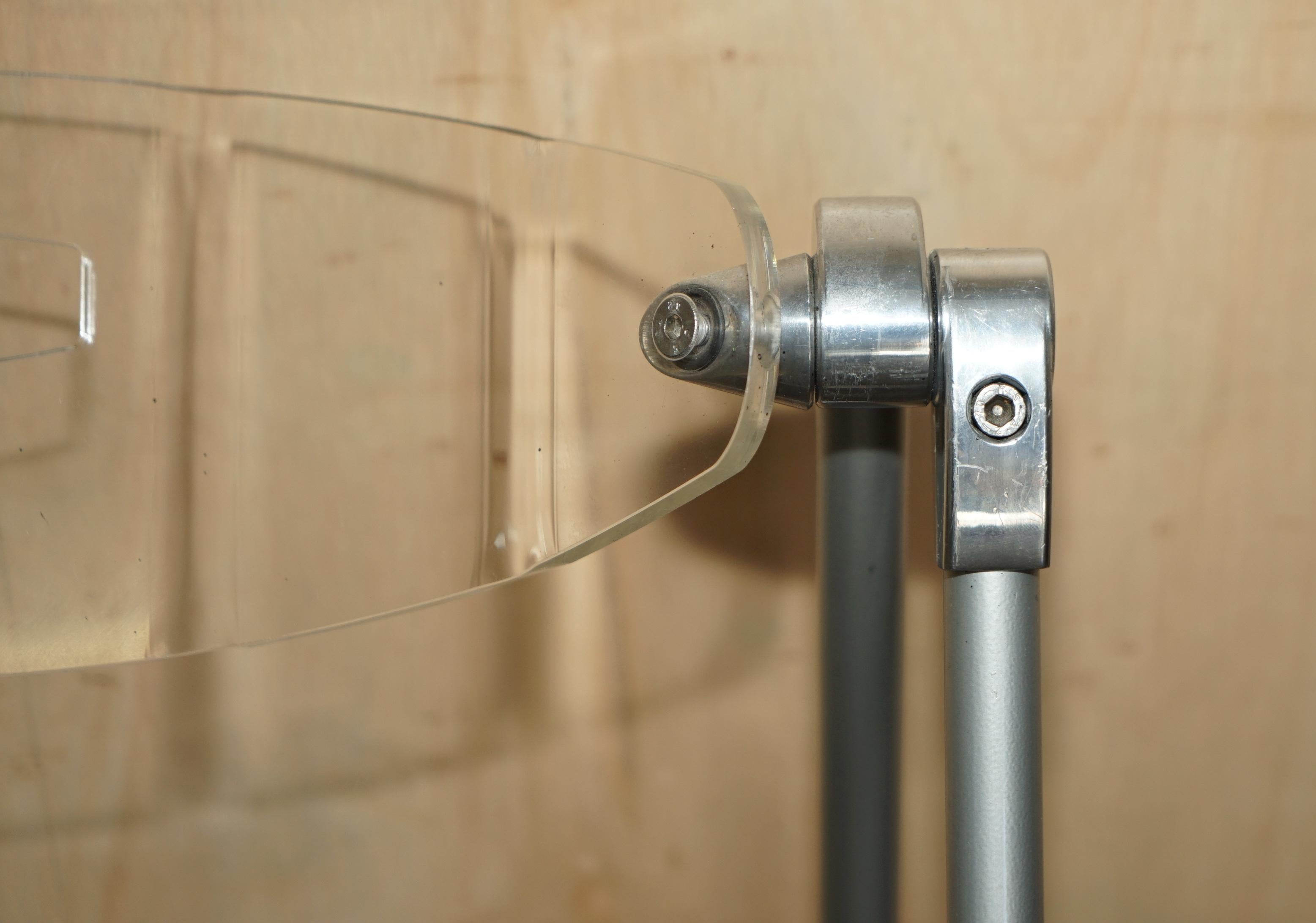 Seriously Cool over Engineered Metal & Lucite Klappbarer Bürostuhl mit Swing-Rücken (20. Jahrhundert) im Angebot