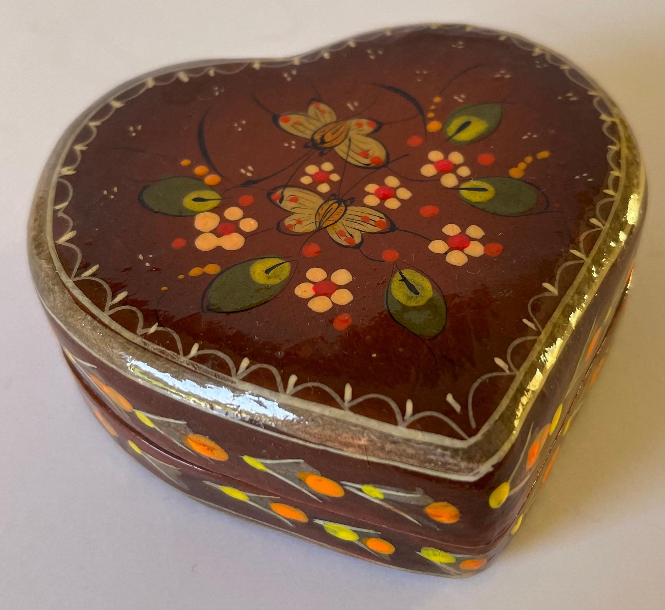 Sermel Mexico hand-painted heart shaped box. Brown Papier mache box. Signed Sermel Mexico on the underside.