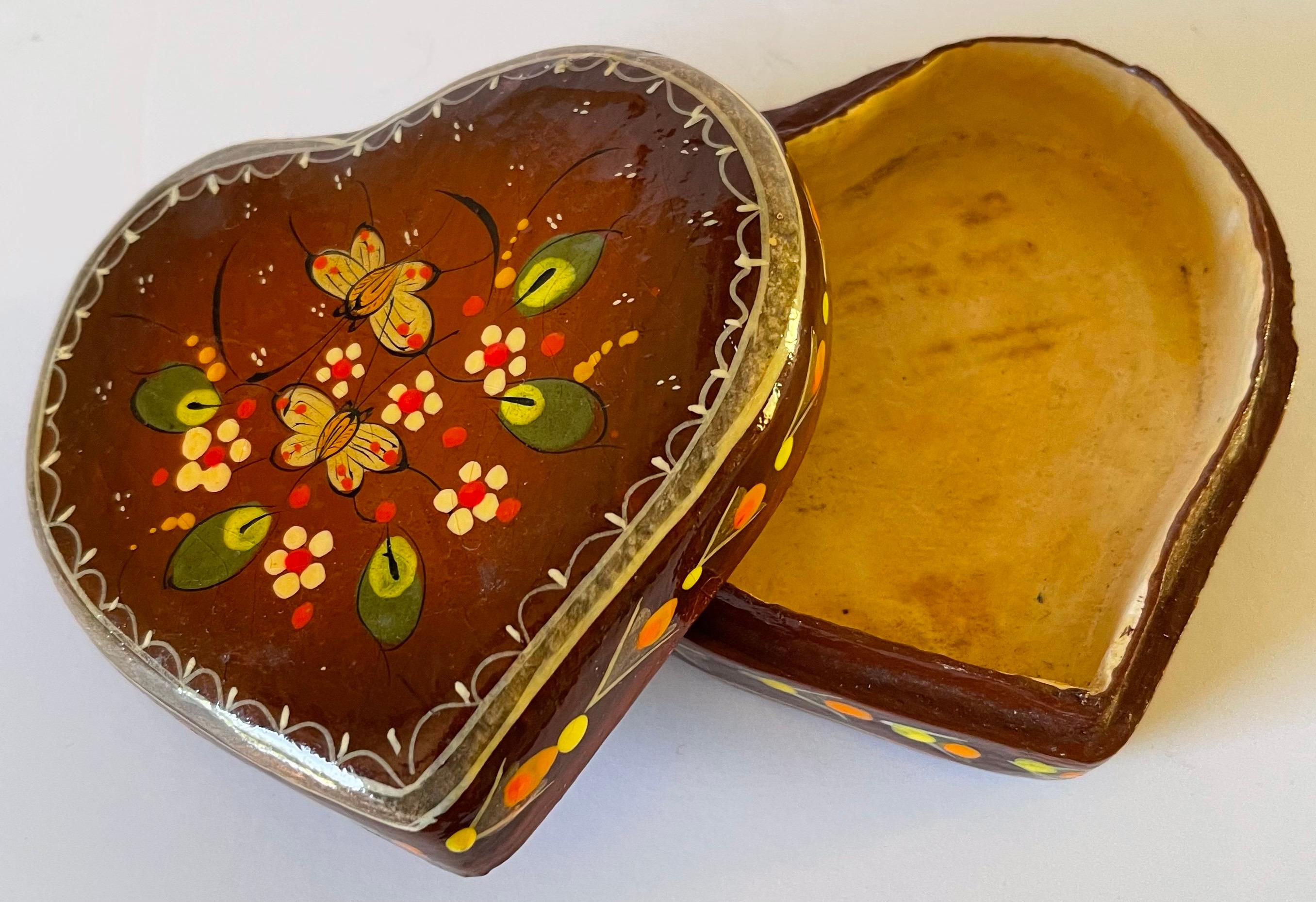 Mid-Century Modern Sermel Mexique Boîte en forme de coeur peinte à la main en vente