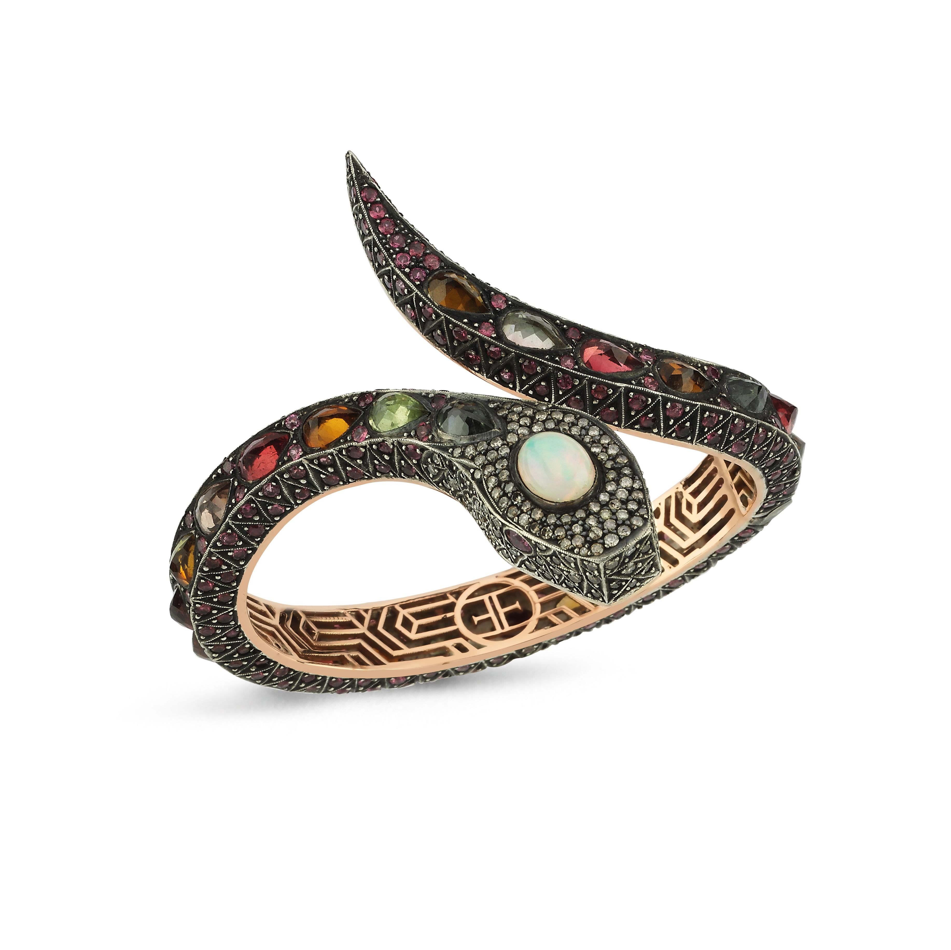 15 ct Turmalin-Tropfen
6 kt Runde lila Turmalin
2ct Braune Diamanten
0,20ct Rubin
2,2ct Opal
6g 14k Gold
Silber