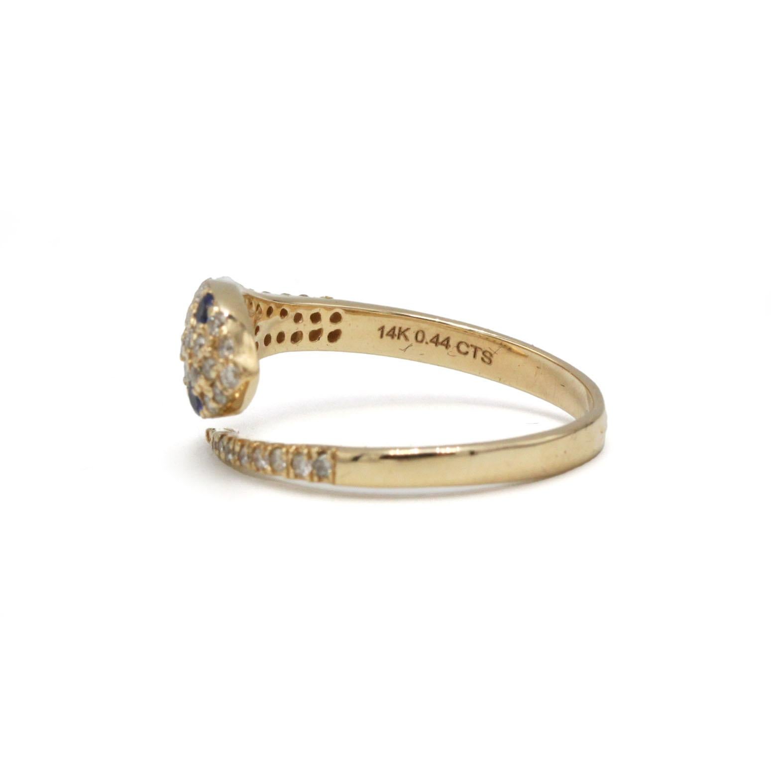 Taglio rotondo Serpent Ring in Gold with Diamonds and Sapphire Eyes — 0.44 ct in vendita