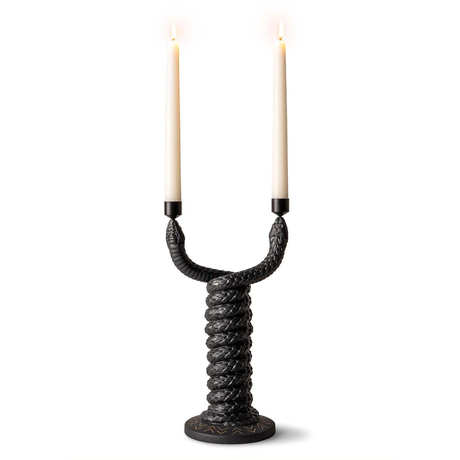 Candleholder Serpent Torsade with all structure in porcelain
in matte black finish, for 2 candles, candles not included.