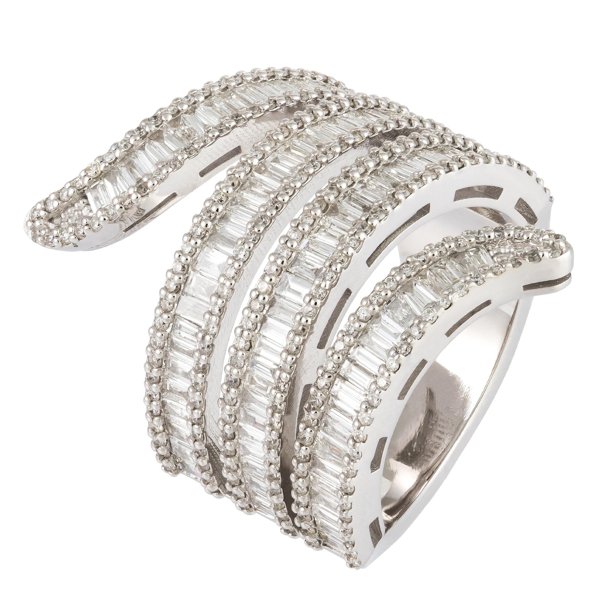 For Sale:  Serpent White 18K Gold White Diamond Ring For Her 2
