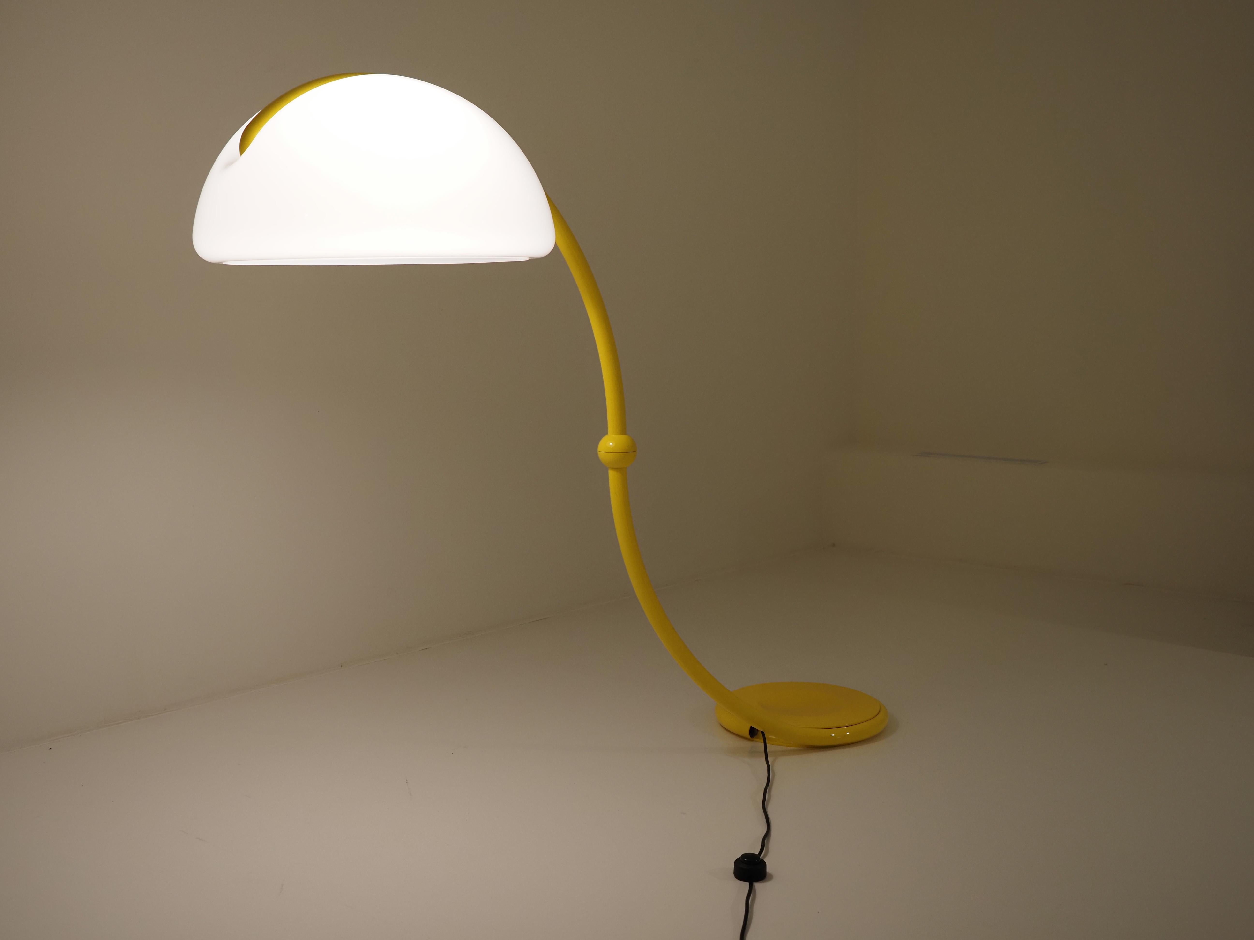 Lámpara de pie Serpente de Elio Martinelli, Italia Años 60 en venta 3