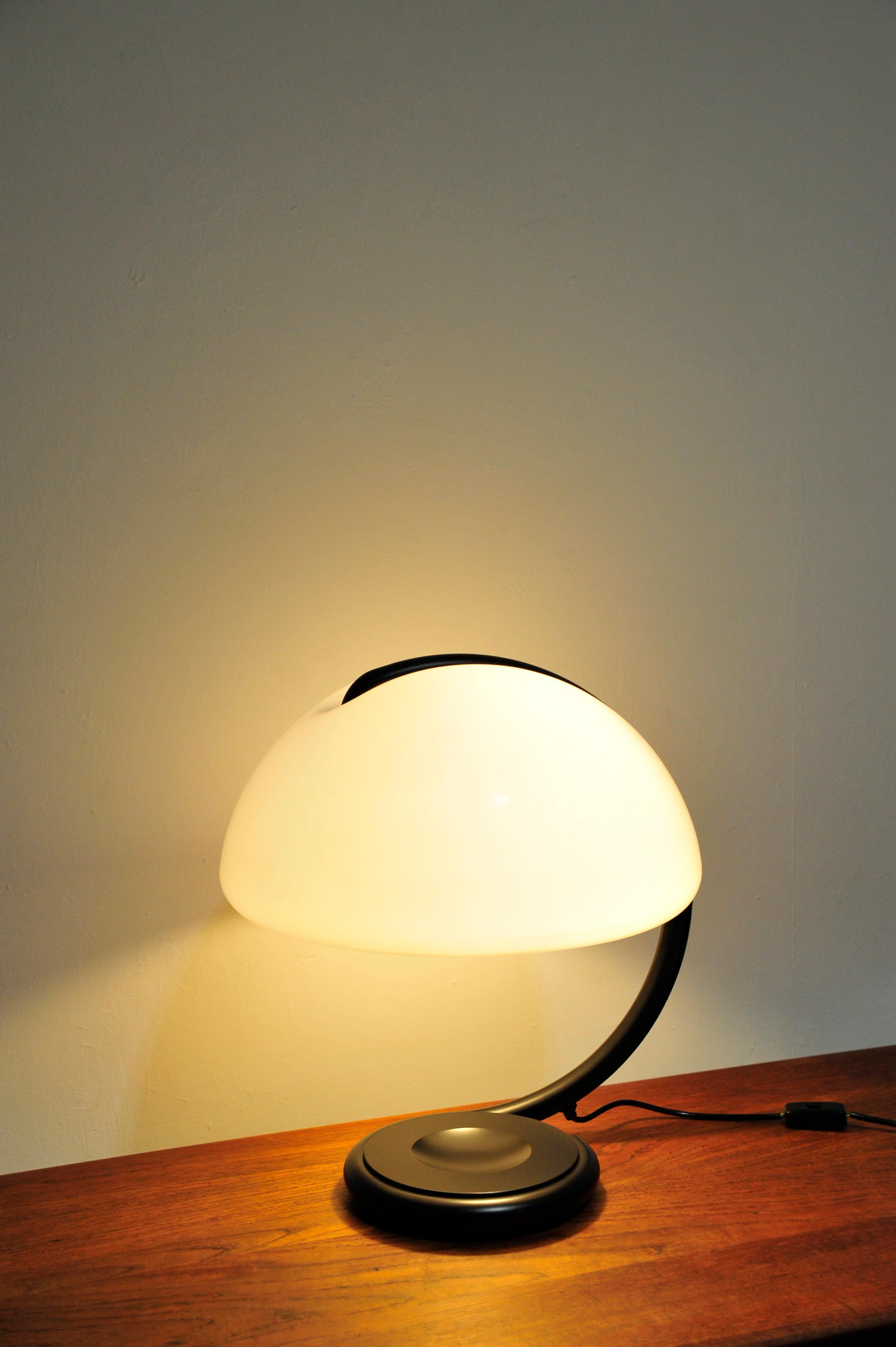 Lampada da tavolo Serpente di Elio Martinelli per Martinelli Luce (1960) in vendita 3