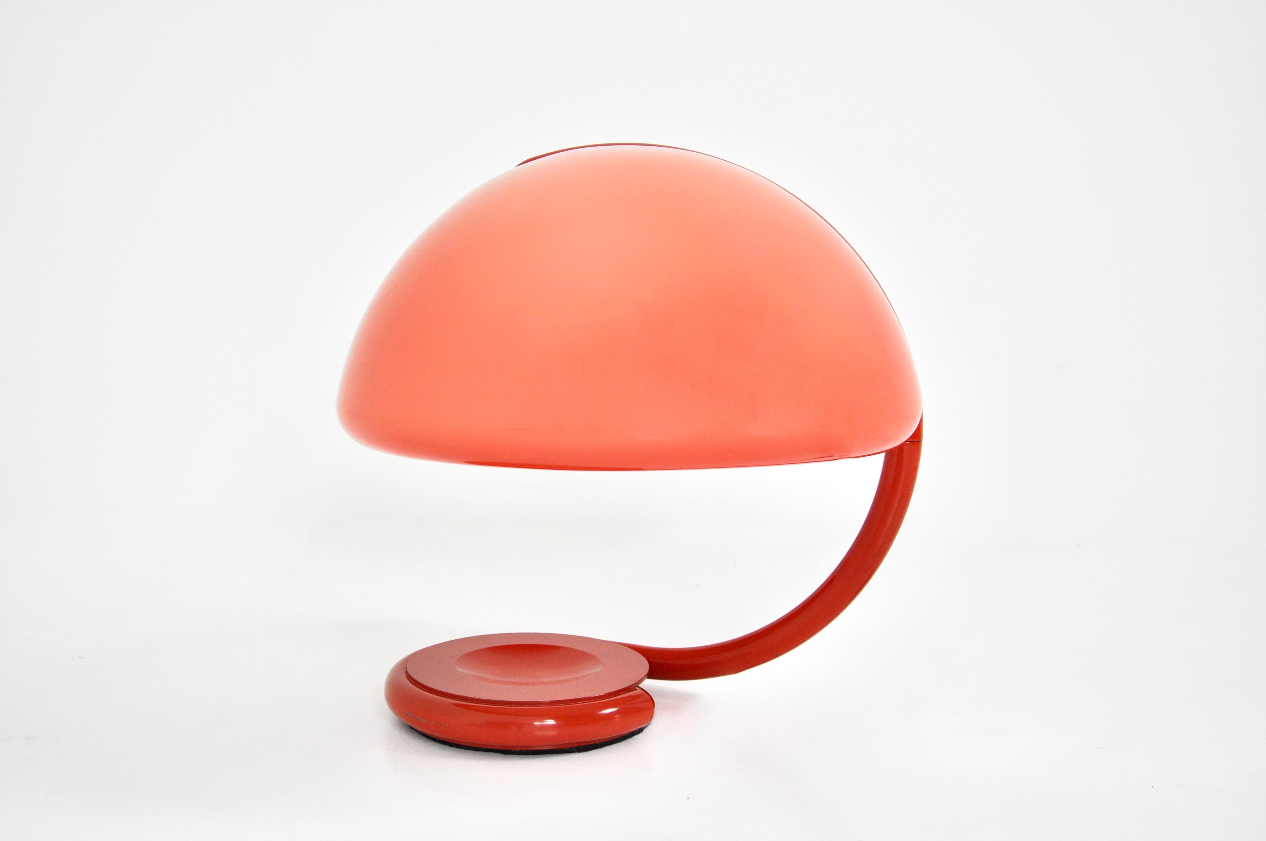 Table lamp in red plastic and metal designed by Elio Martinelli for Martinelli Luca. Model: Serpente. Wear due to time and age of the lamp.
For shipping, request us for receive the best price.