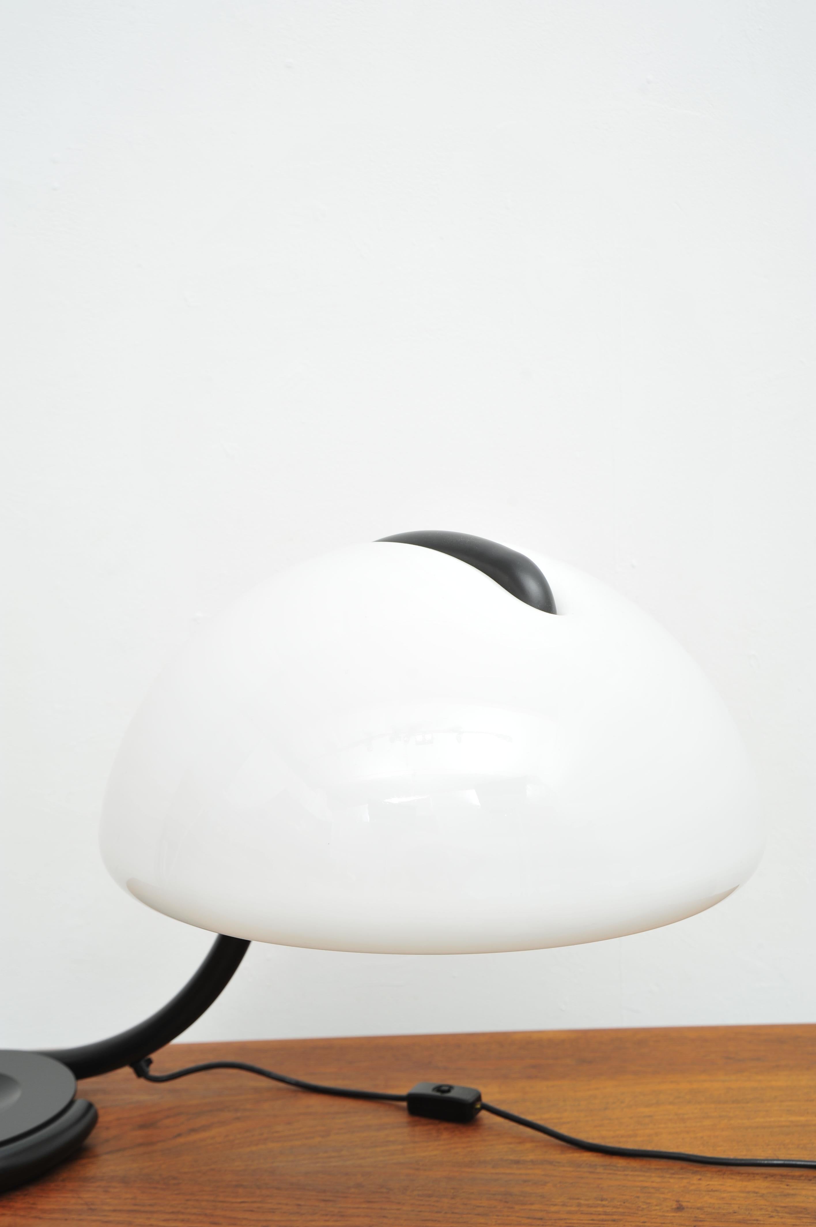 Lampada da tavolo Serpente di Elio Martinelli per Martinelli Luce (1960) In condizioni buone in vendita a Wiesbaden, DE