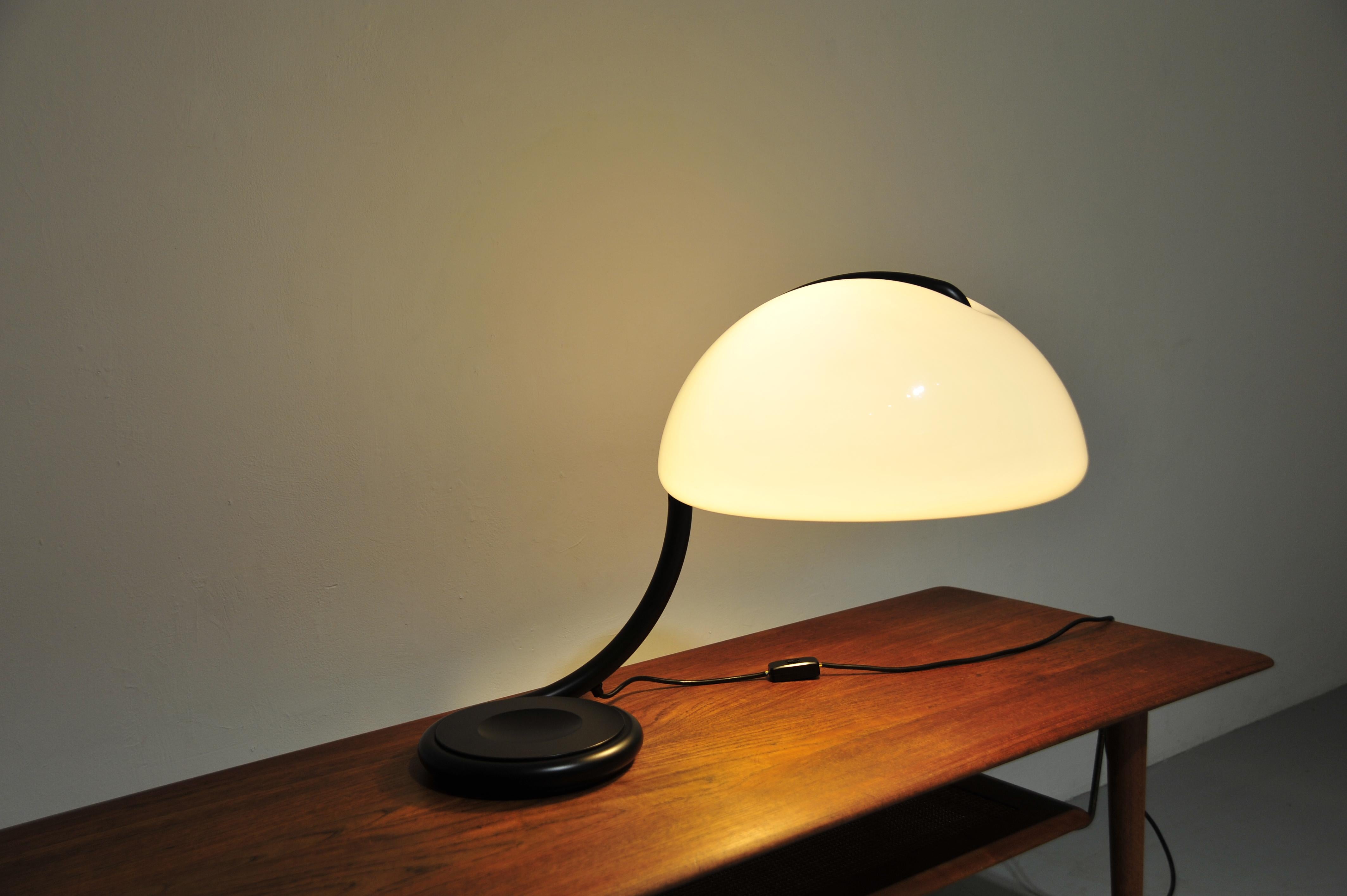 Lampada da tavolo Serpente di Elio Martinelli per Martinelli Luce (1960) in vendita 2