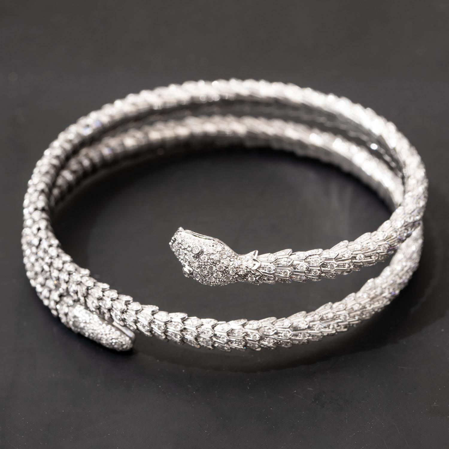 Women's or Men's Serpenti Bracelet 5.65 Carat Natural Diamonds, 18K White Gold 56 Gram For Sale