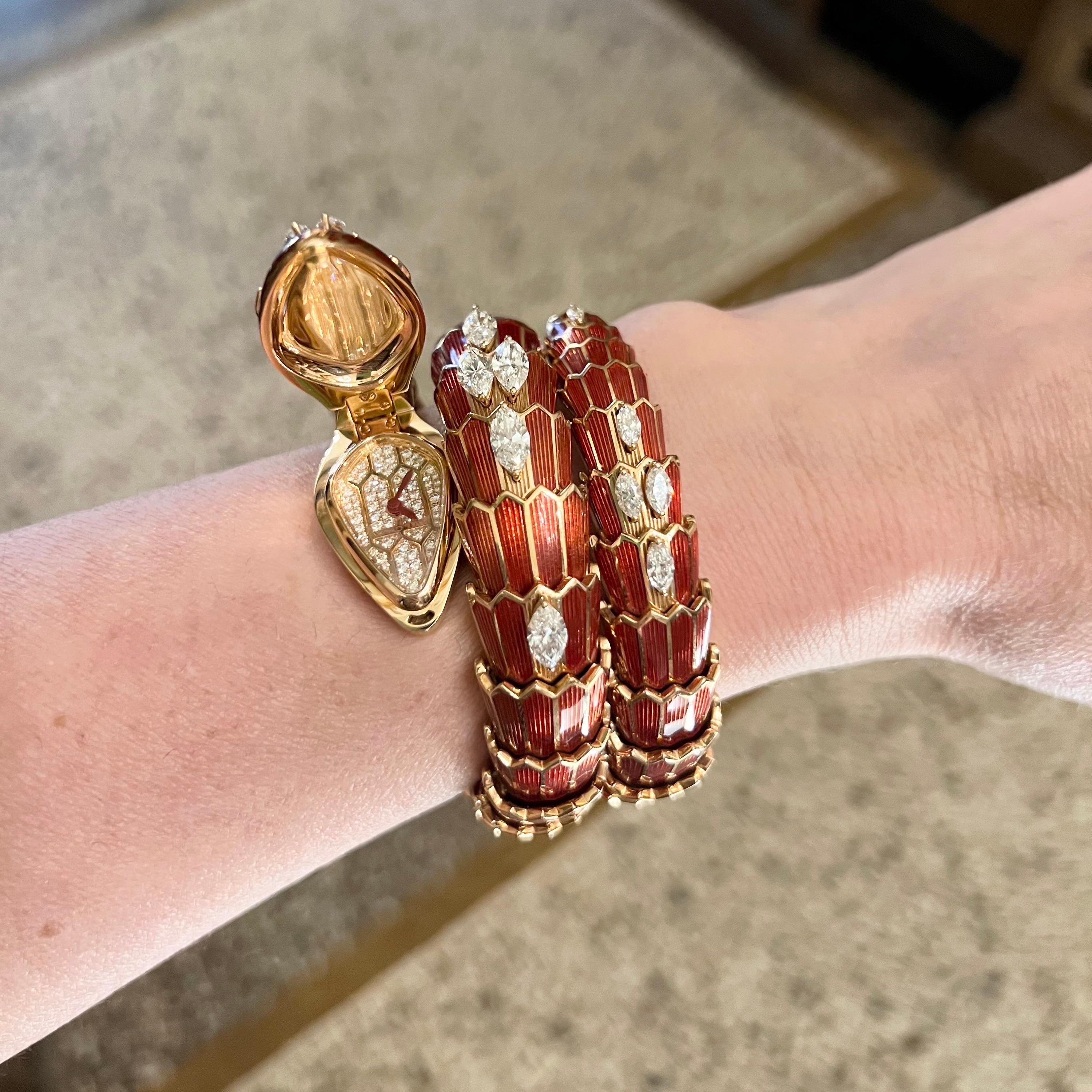 Armband/Damenarmbanduhr „Serpenti“ aus Emaille, Diamant und Smaragd, von Bvlgari für Damen oder Herren im Angebot