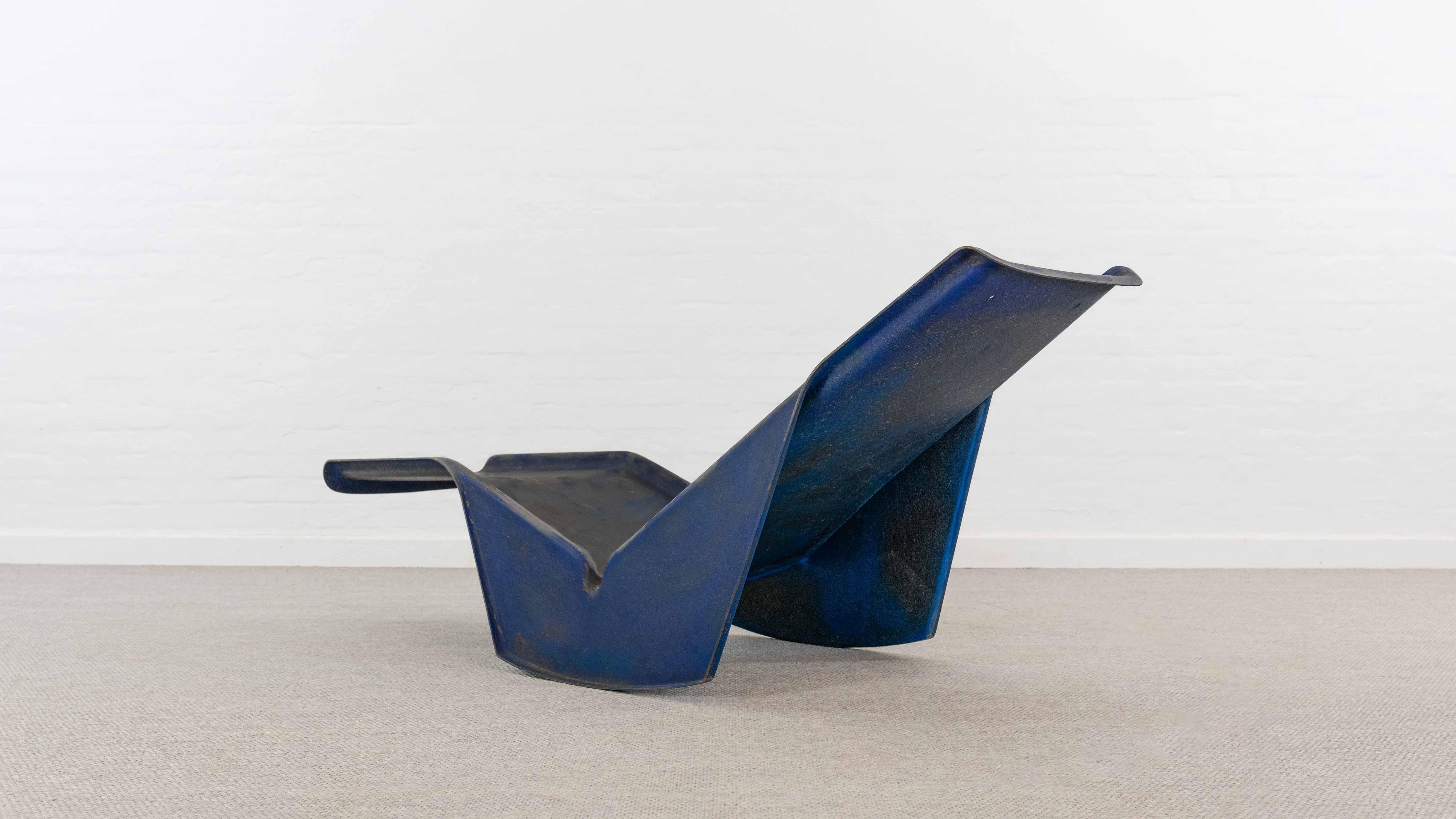 Serpentina Daybed Lounger By Burkhard Vogtherr For Rosenthal in BlueFiberglass For Sale 1