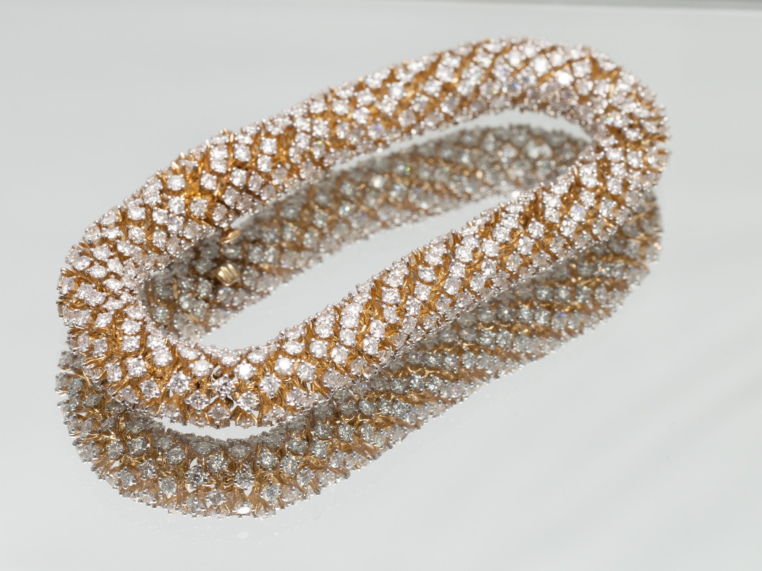 Modern Serpentine 18.41 Carat Diamond Semi-Flexible Bracelet in Yellow Gold 1