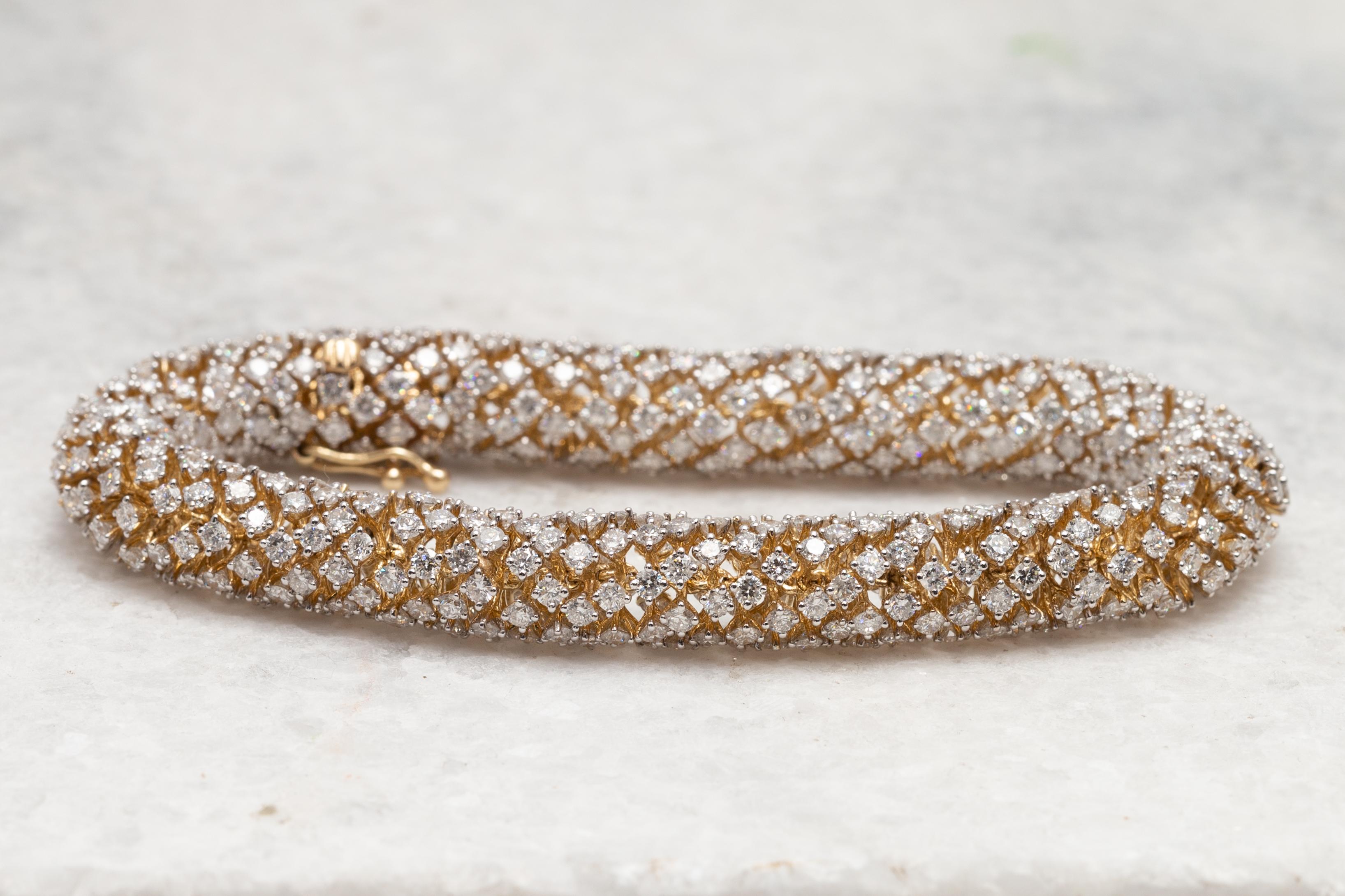 Modern Serpentine 18.41 Carat Diamond Semi-Flexible Bracelet in Yellow Gold 3