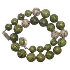 Collier de perles en serpentine