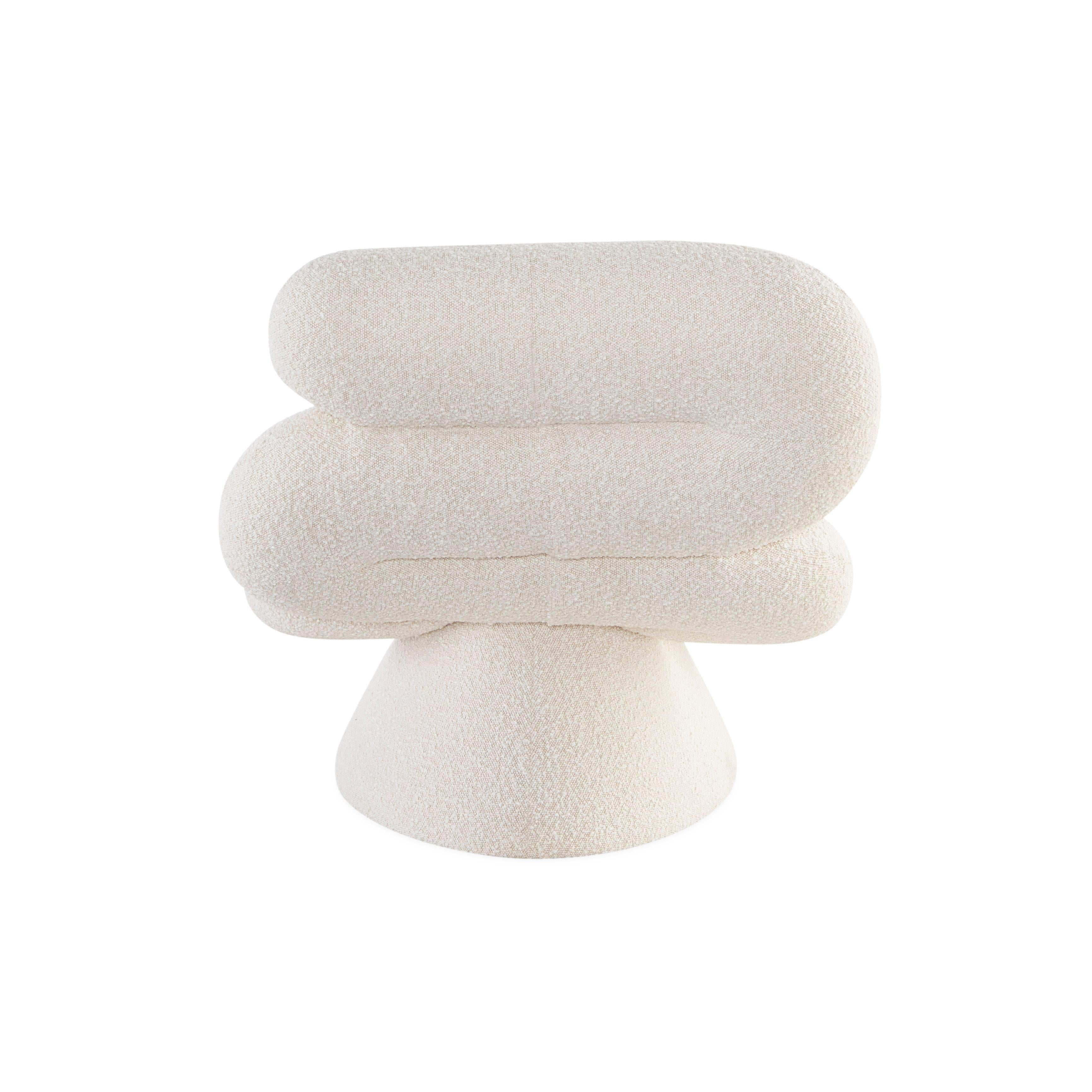 Serpentine Ivory Bouclé Chaise In New Condition In New York, NY