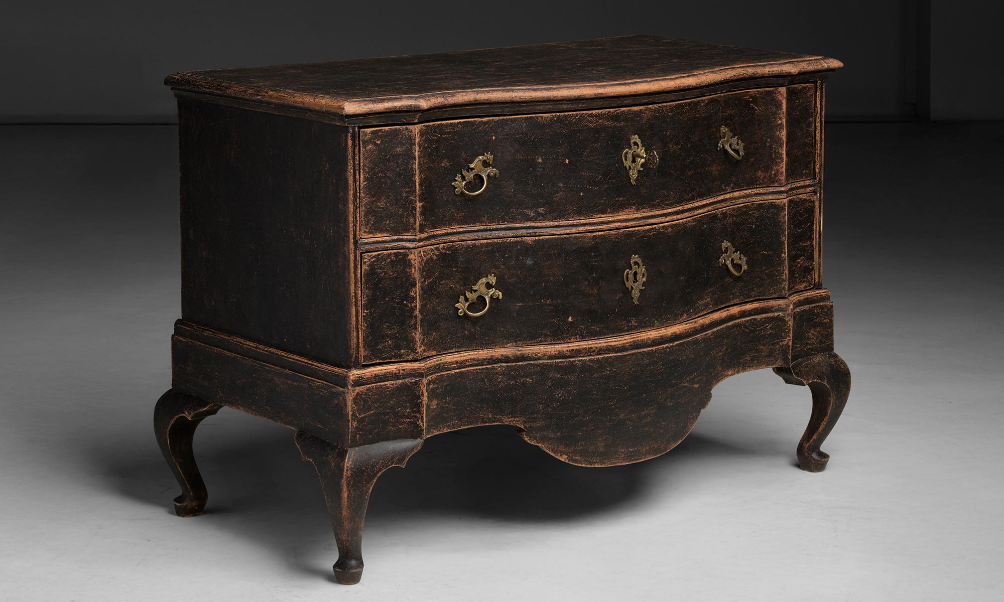 Scandinavia, 1780
Two drawer chest with beautifully curved “Serpentine” front in original period black finish.
33.25