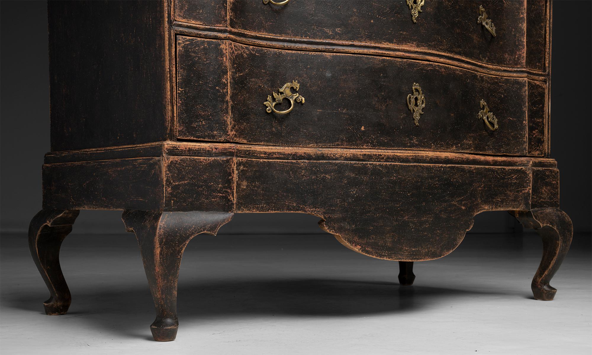 Wood Serpentine Chest Scandinavia, 1780 For Sale