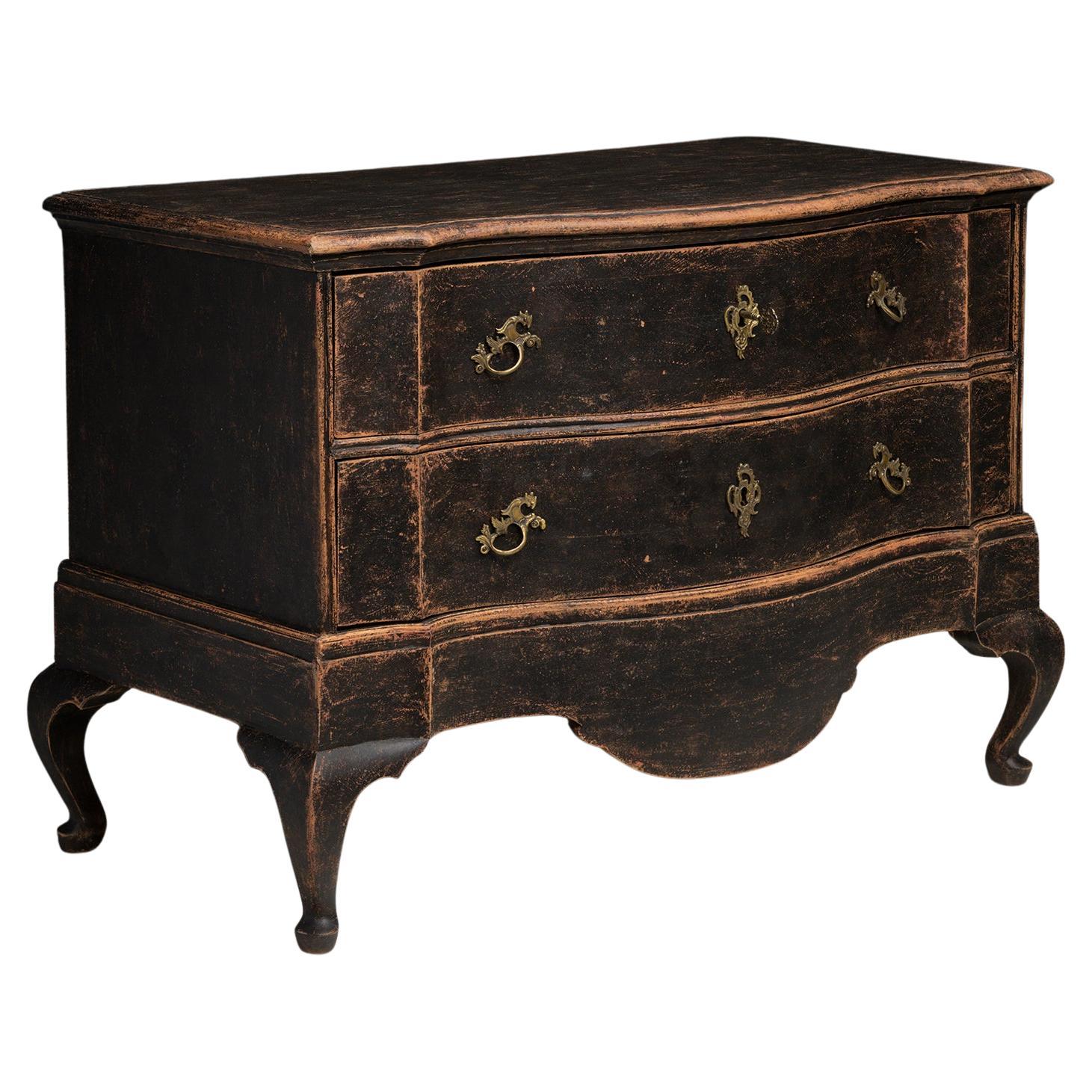 Serpentine Chest Scandinavia, 1780