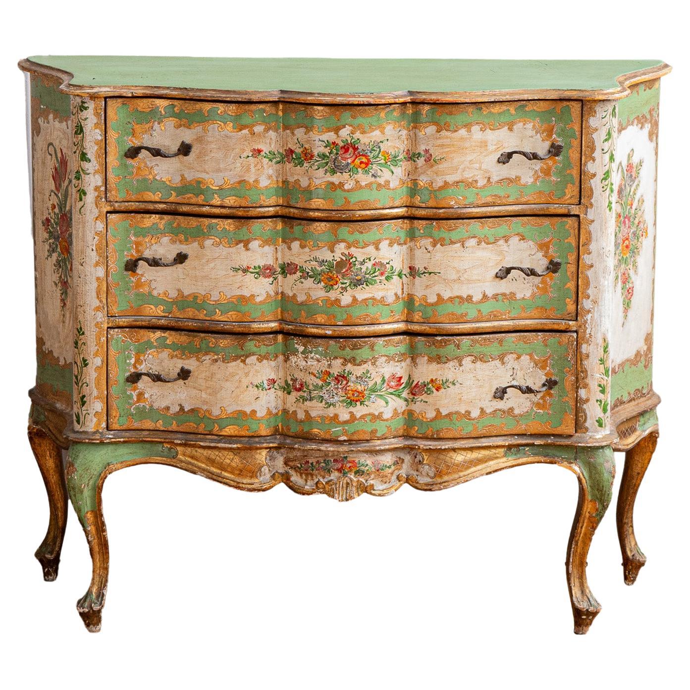 Cómoda Serpentina, estilo siglo XVIII italiano pintado floral y dorado en venta