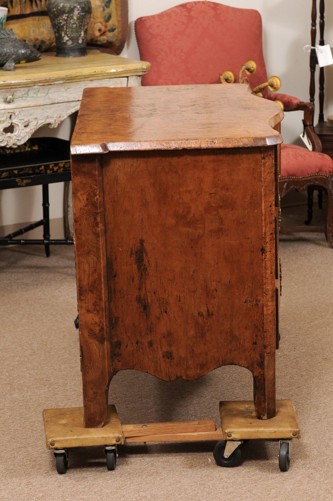 Serpentine Commode in Burled Elm with 4 Drawers & Bronze Hardware, 18th Century  For Sale 6