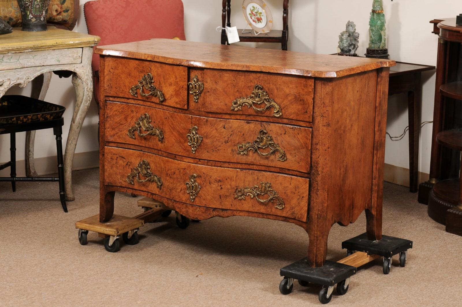 Serpentine Commode in Burled Elm with 4 Drawers & Bronze Hardware, 18th Century Northern Italy