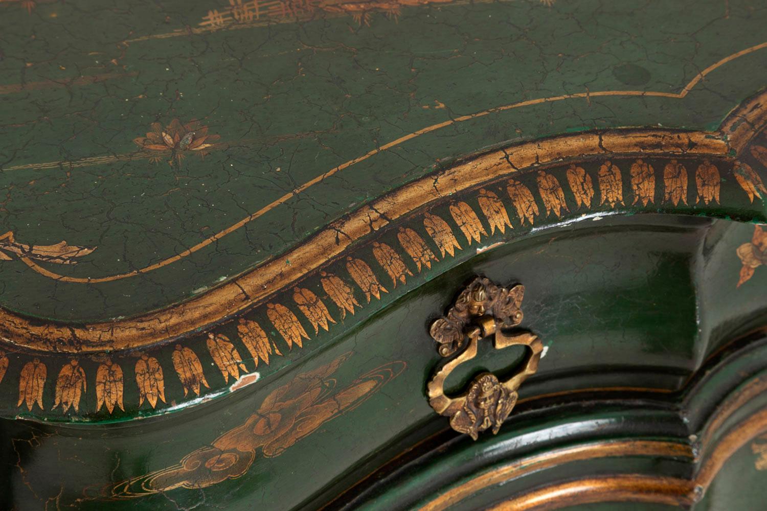 Serpentine Commode in Green Lacquered Wood, Chinese Decoration, 1950s (20. Jahrhundert)