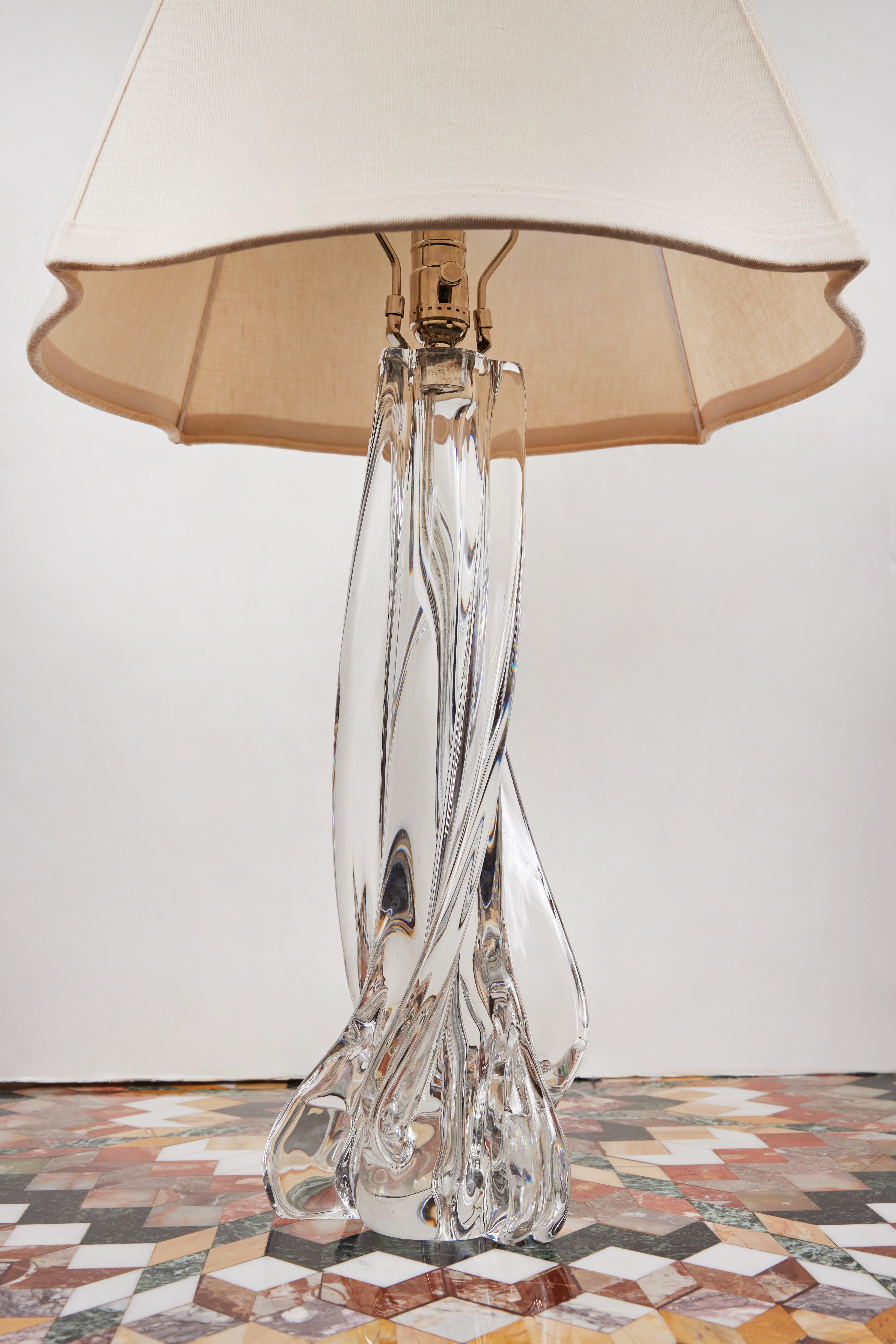 Européen Lampe de bureau serpentine en cristal en vente