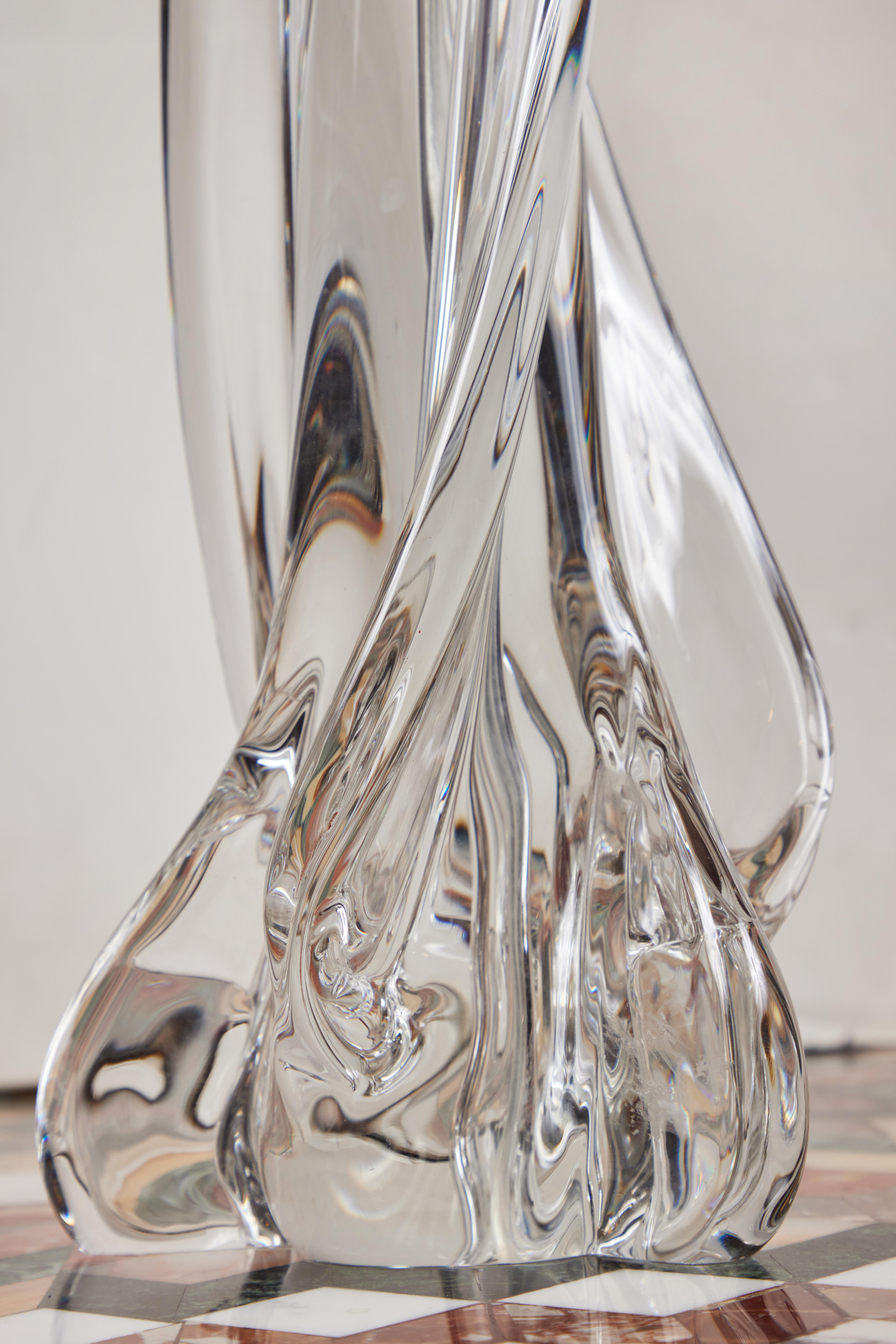 Serpentine, Crystal Table Lamp In Good Condition For Sale In Newport Beach, CA