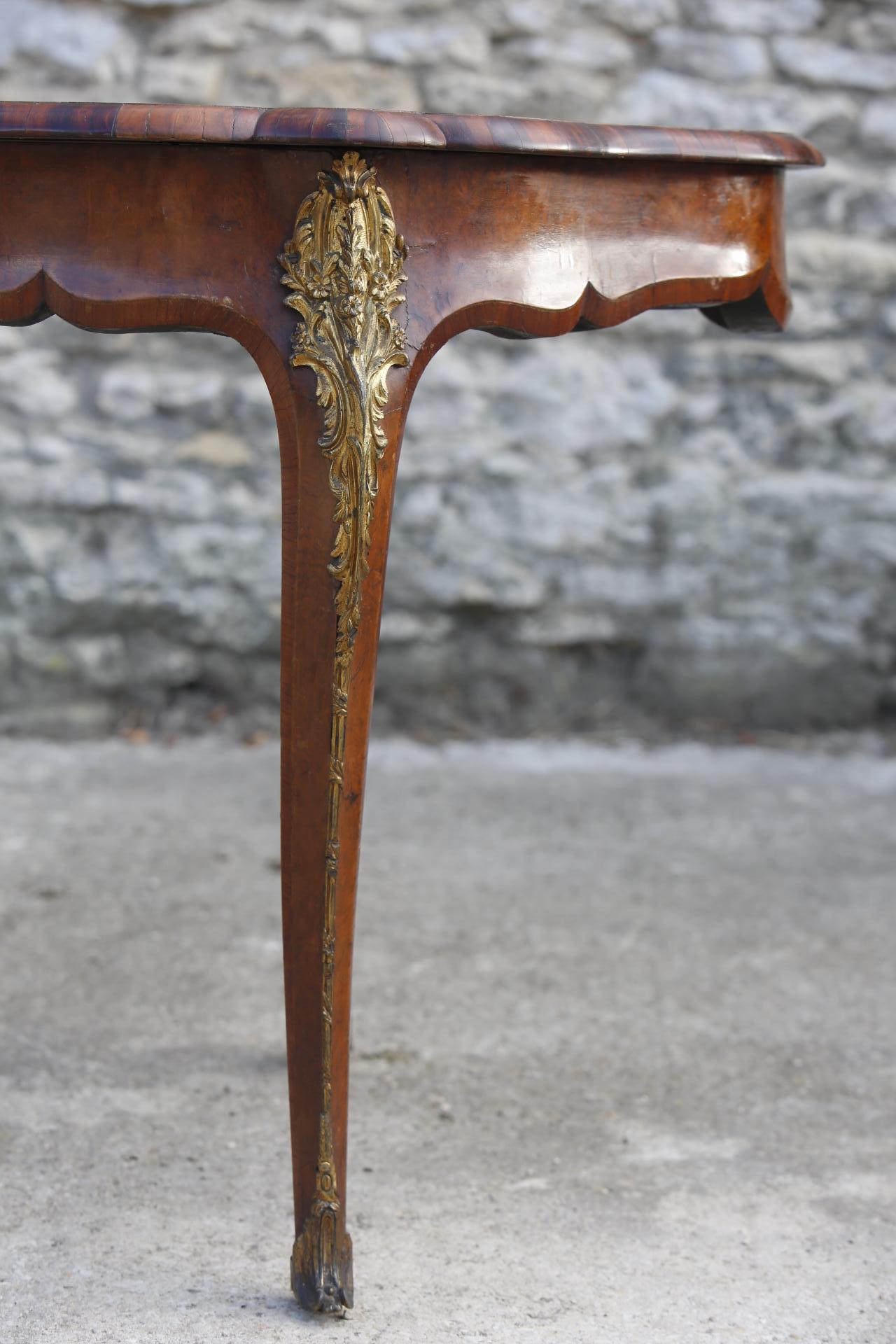 Serpentine Desk Burr Walnut Ormolu Center Table Satinwood Cabriole Legs 19th C For Sale 6