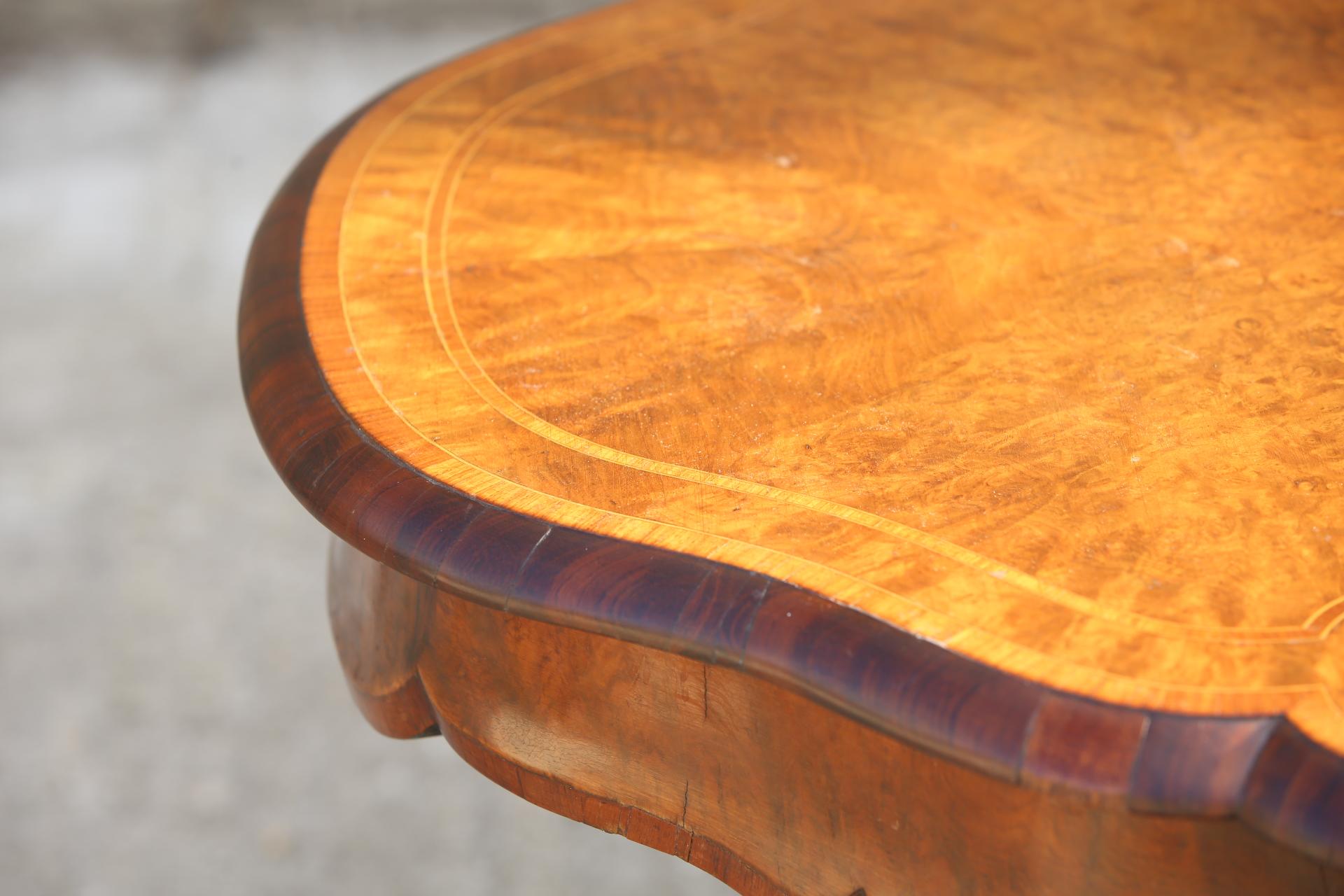 Serpentine Desk Burr Walnut Ormolu Center Table Satinwood Cabriole Legs 19th C For Sale 8