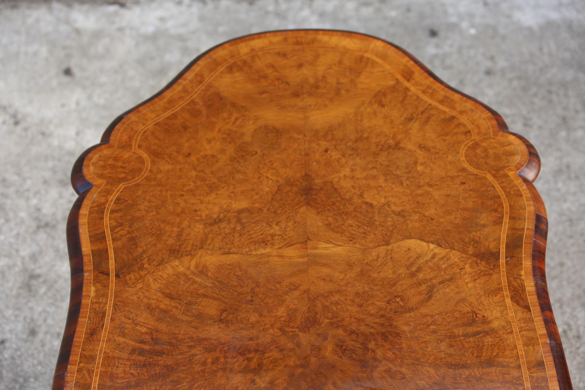 Serpentine Desk Burr Walnut Ormolu Center Table Satinwood Cabriole Legs 19th C For Sale 11
