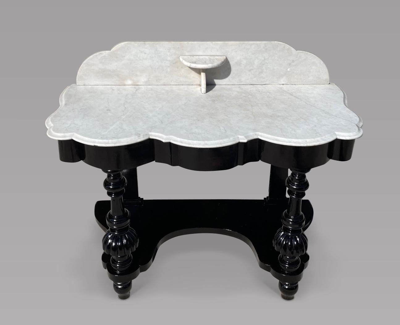 This is an attractive antique ebonised serpentine marble topped with single drawer to middle table, carved legs suitable for many purposes.
Condition : Very Good
Materials : Ebonised, Marble
Origin : English
Manufacture Date : c.1900.