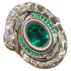 Serpentine Elegance Collection Vivid Green Natural Emerald Diamond Cocktail Ring