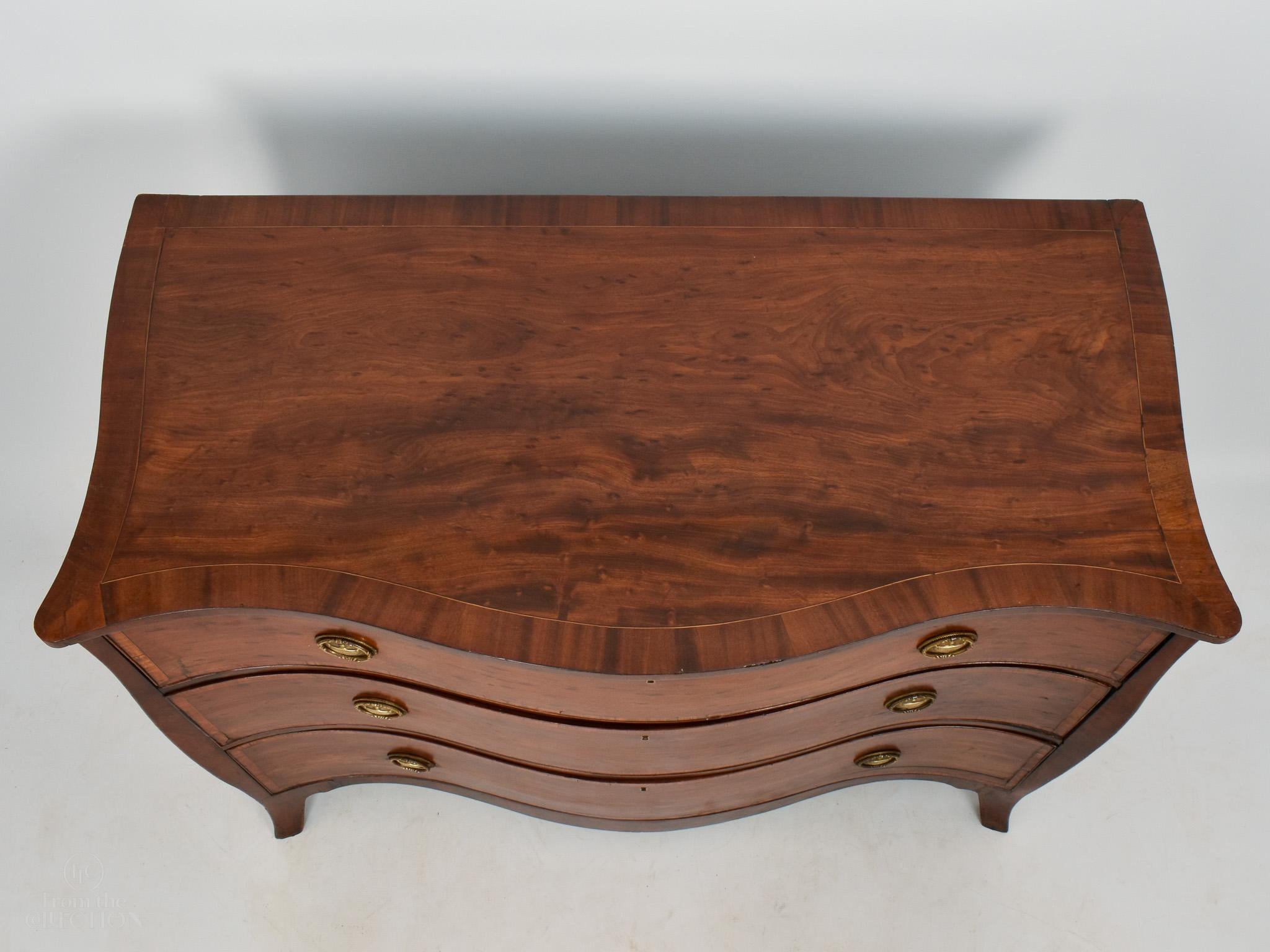 British Serpentine Fronted and Extremely Fine Mahogany Commode, circa 1780 For Sale