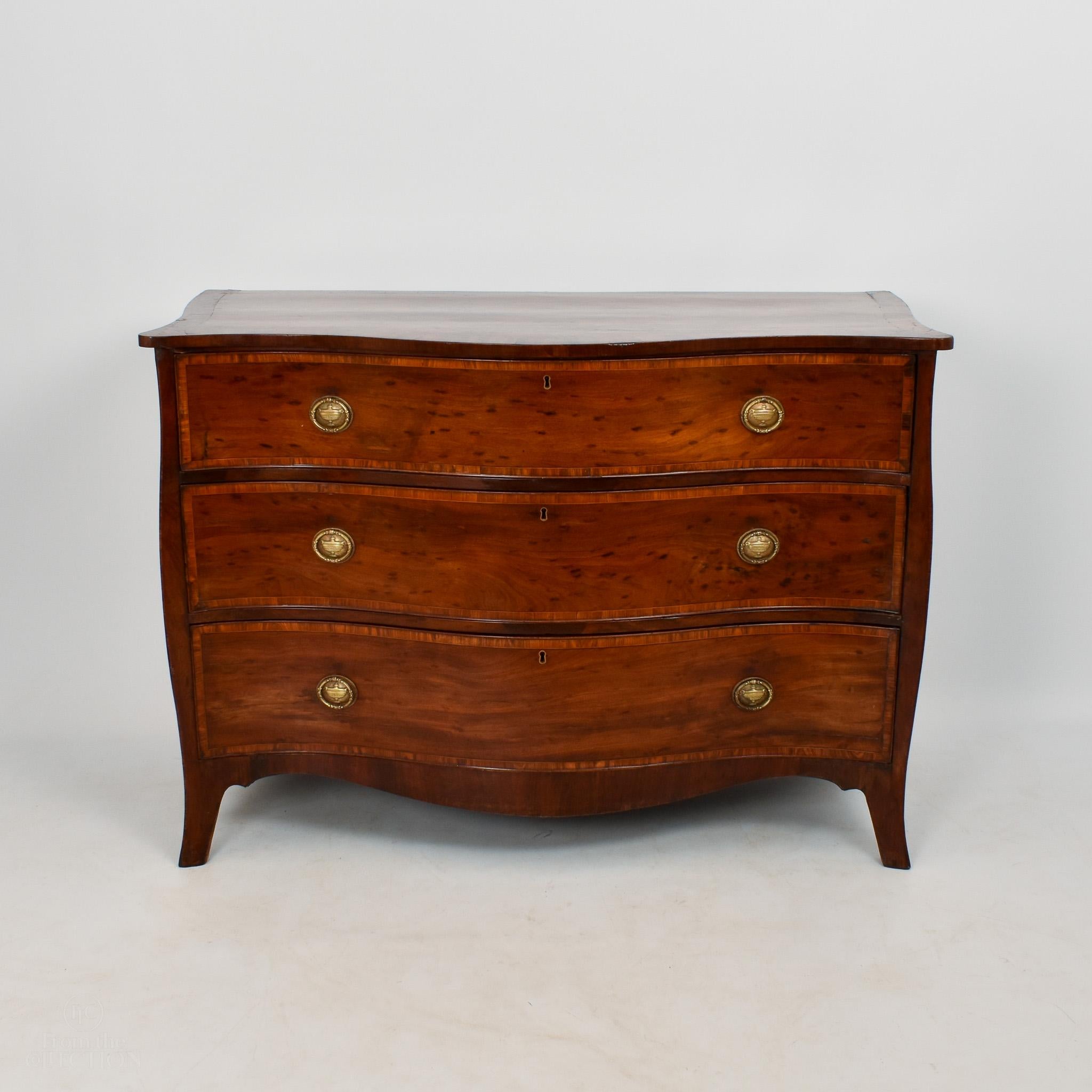 Serpentine Fronted and Extremely Fine Mahogany Commode, circa 1780 For Sale 3