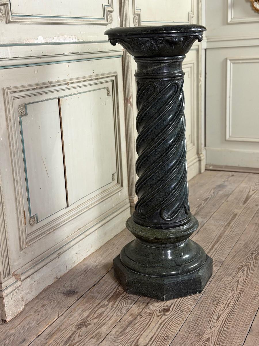 Schlangenförmige Säule aus grünem Marmor, spiralförmig geschnitzter Schaft, um 1880 im Angebot 5