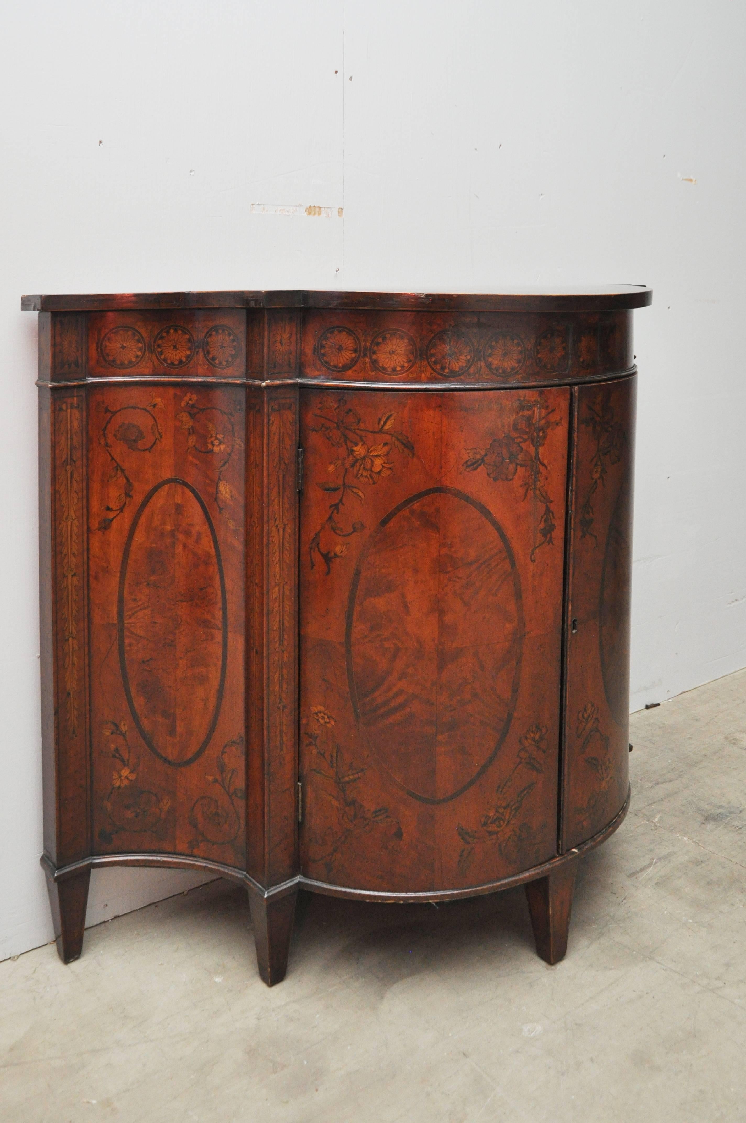 Serpentine Mahogany Inlaid Curved Cabinet In Good Condition For Sale In Geneva, IL