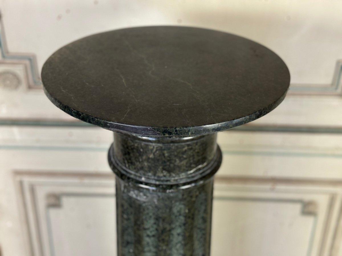 Colonna scanalata in marmo serpentino, 1880 circa in vendita 1