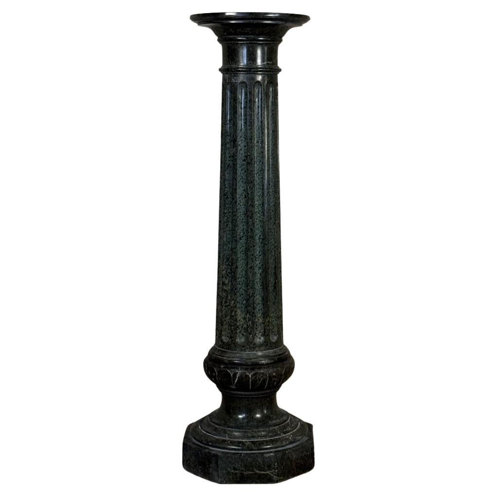 Colonna scanalata in marmo serpentino, 1880 circa