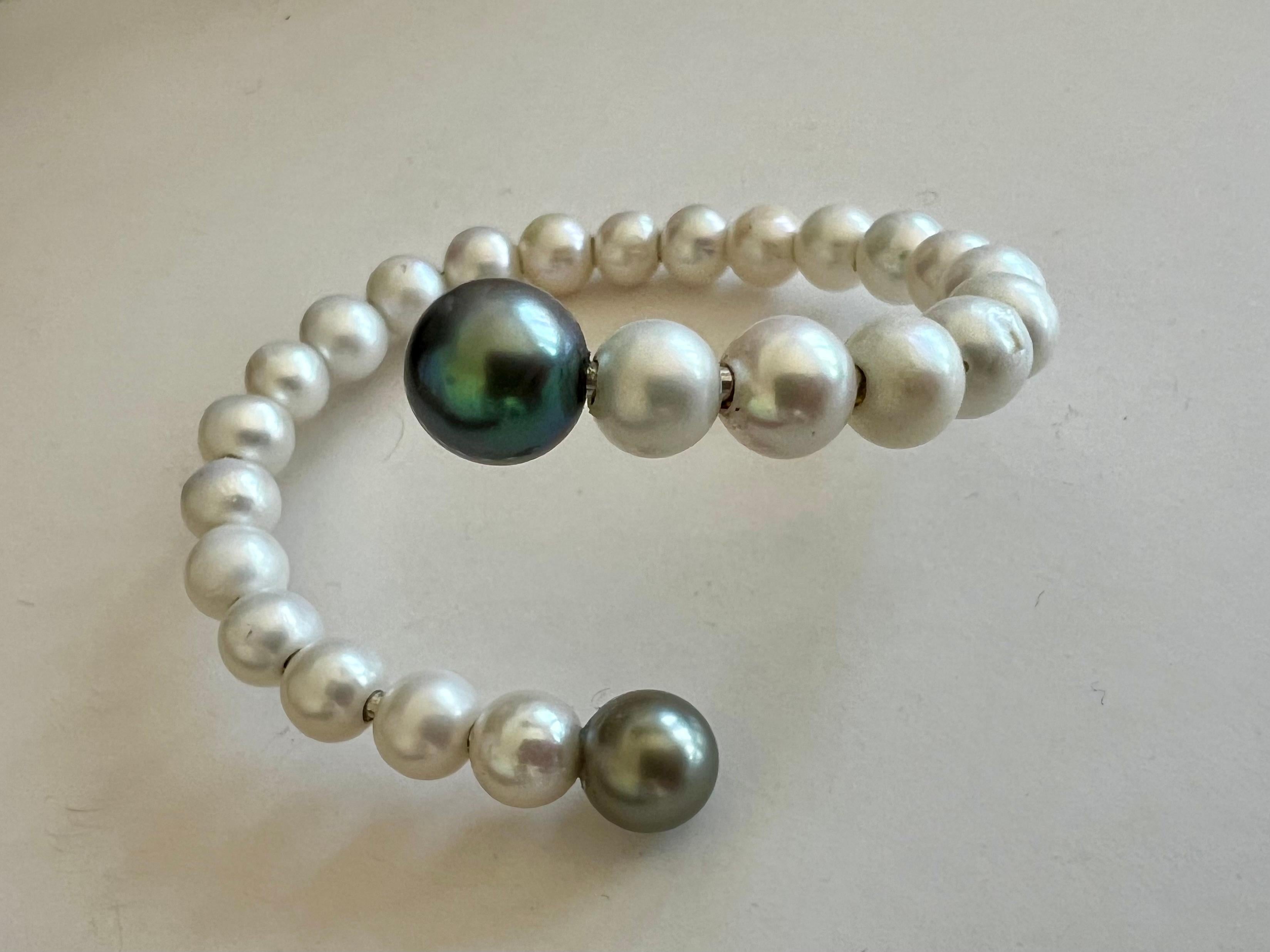 Round Cut Serpentine Pearl Bangle with Tahitian Accents For Sale