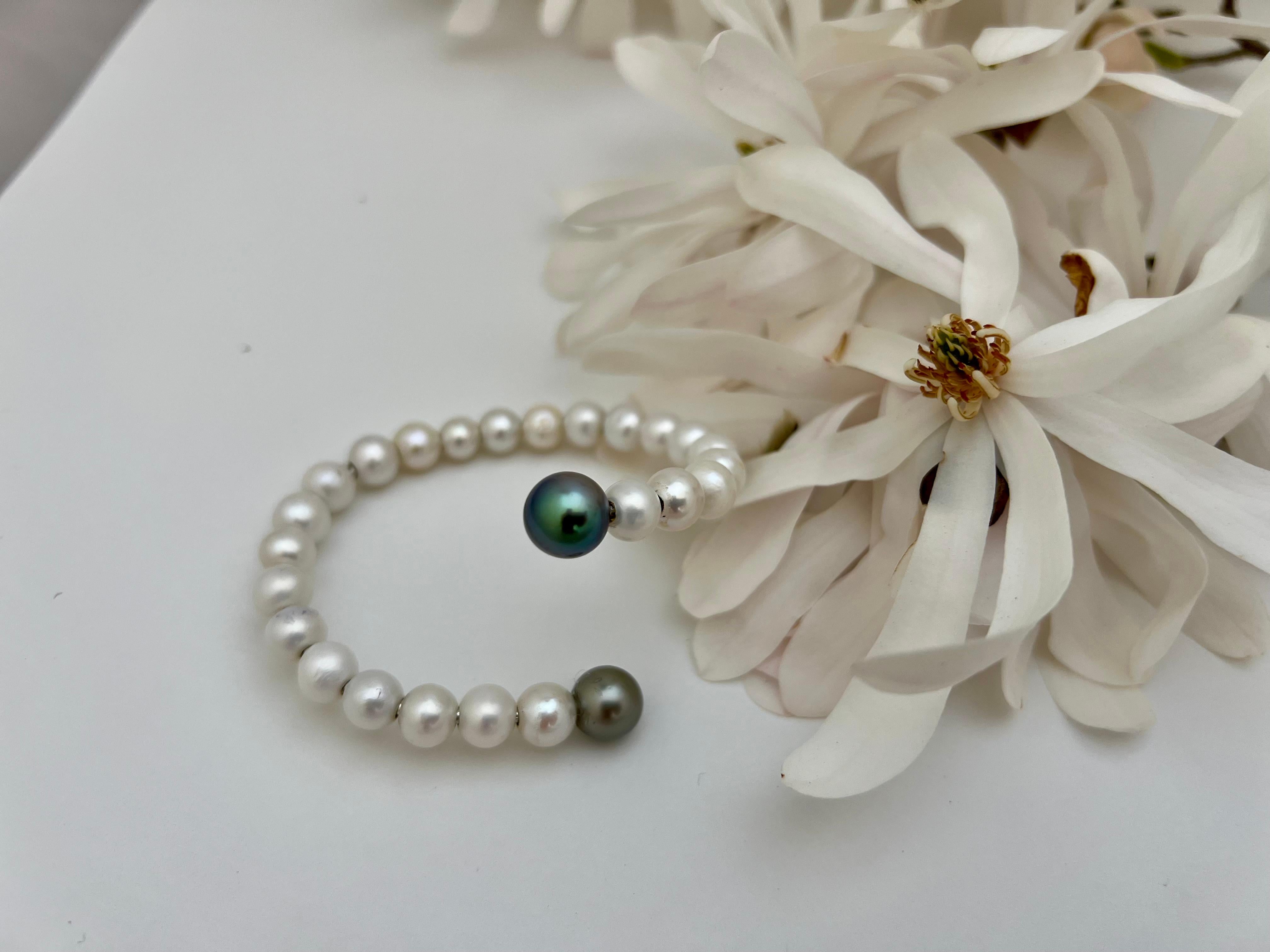 Women's Serpentine Pearl Bangle with Tahitian Accents For Sale