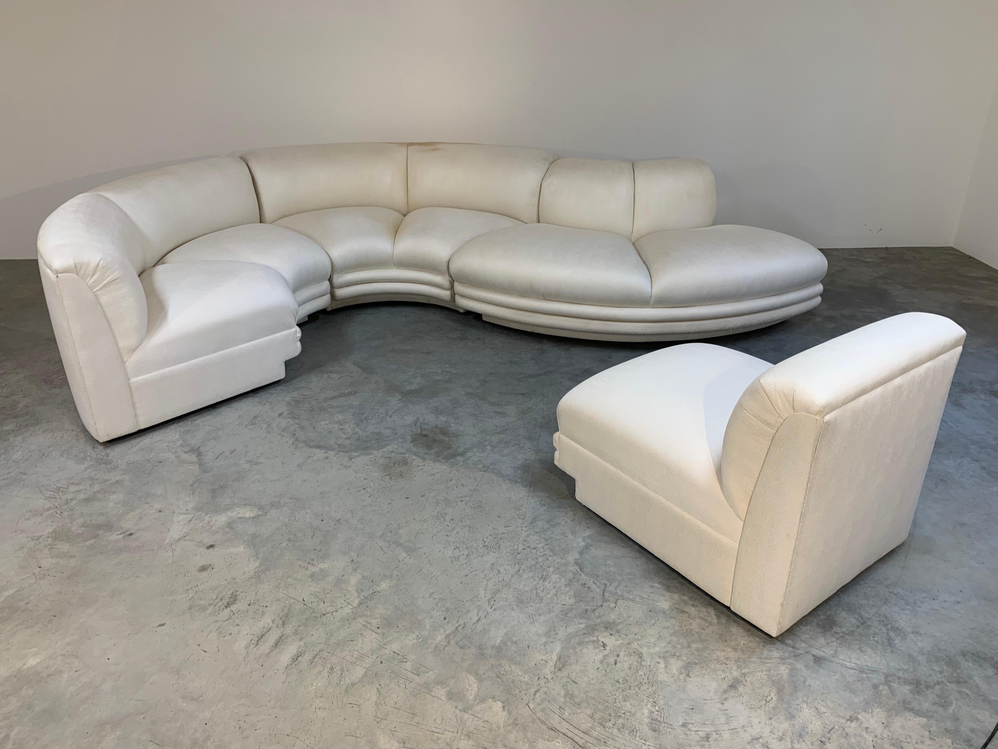 Serpentine Sectional Sofa Attributed To Weiman Preview In Fair Condition In Southampton, NJ