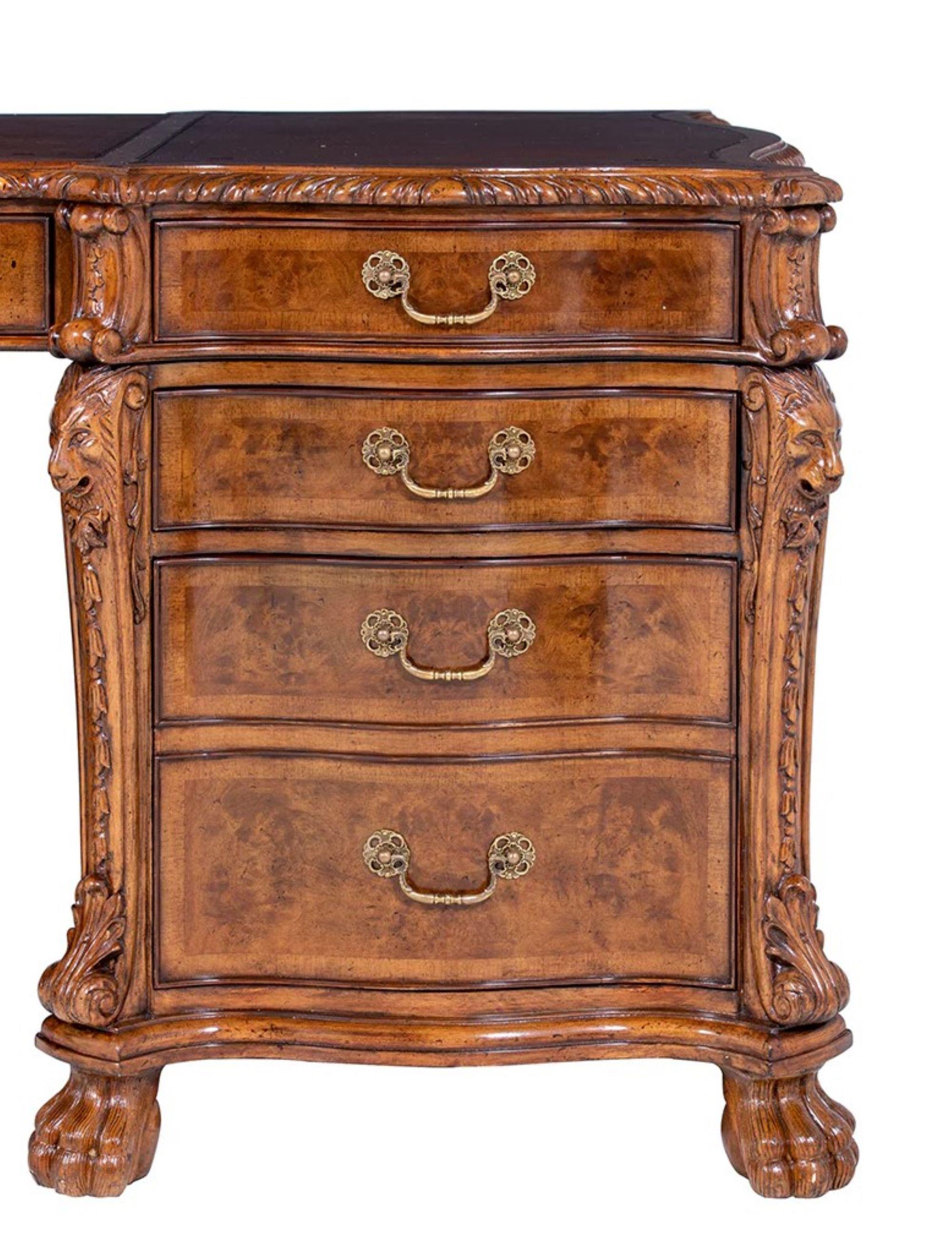 Serpentine Shaped Burr Walnut Partners Schreibtisch (Furnier) im Angebot