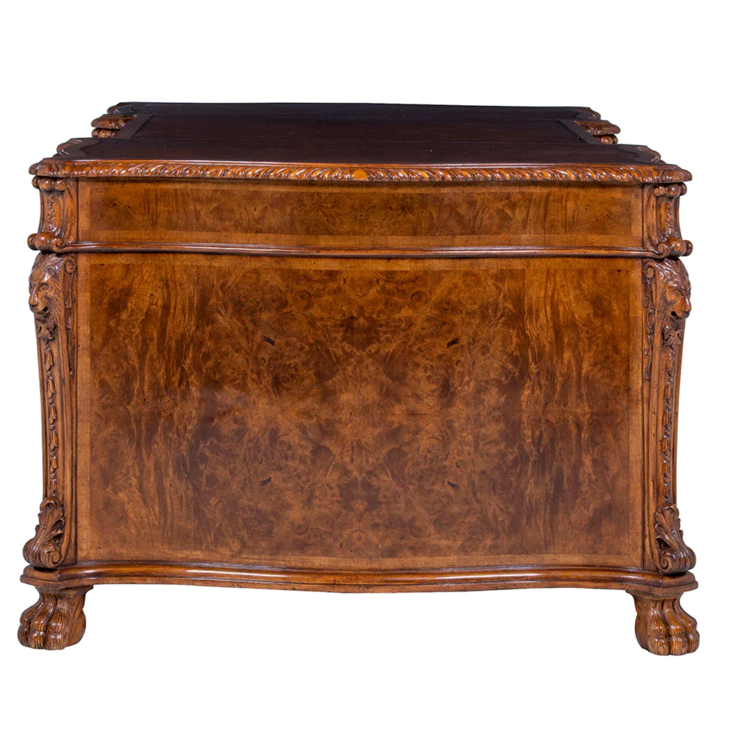 Serpentine Shaped Burr Walnut Partners Schreibtisch (21. Jahrhundert und zeitgenössisch) im Angebot