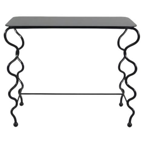 Table d'appoint 'Serpentine' avec plateau en verre noir en vente