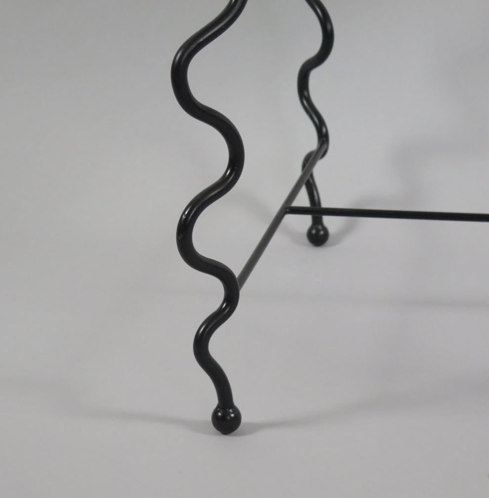 XXIe siècle et contemporain Table d'appoint serpentine avec plateau en marbre de Carrare en vente